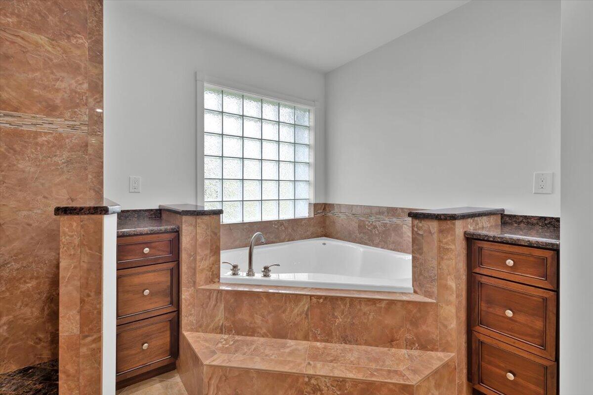 611 Se Harborview Drive Property Photo 34