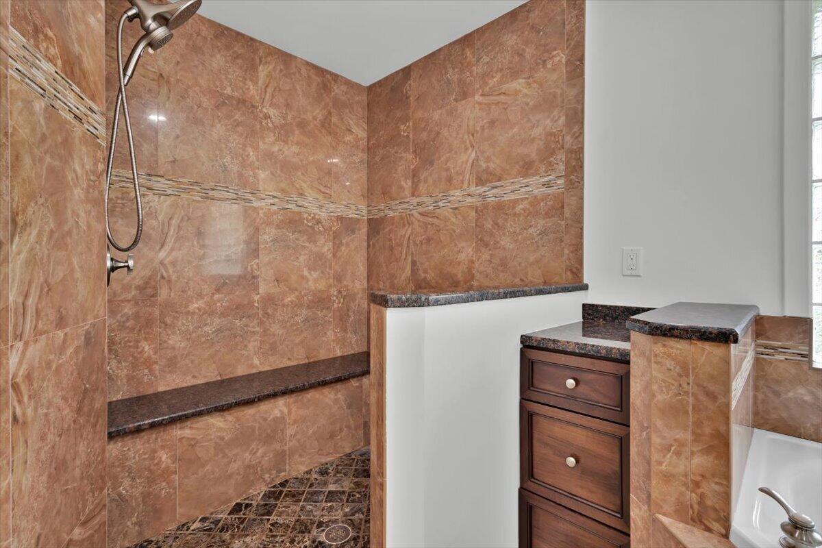 611 Se Harborview Drive Property Photo 35