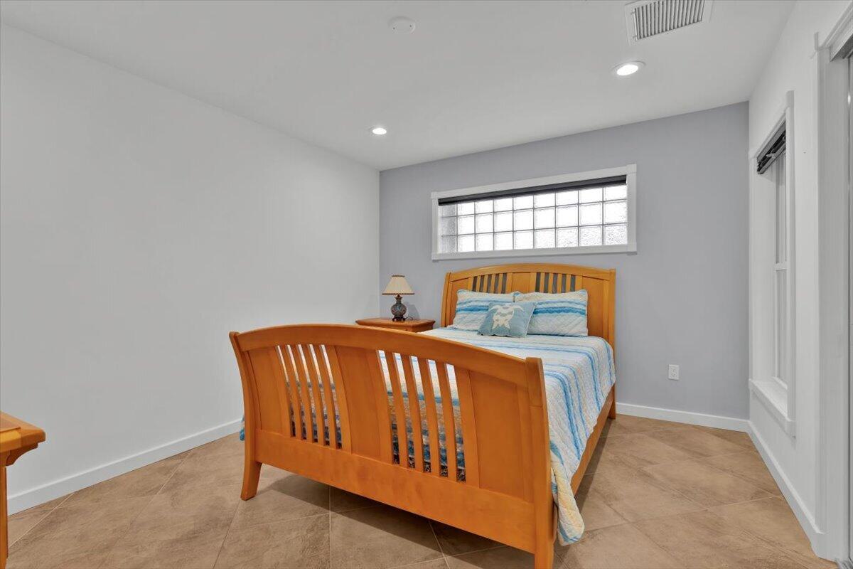 611 Se Harborview Drive Property Photo 41
