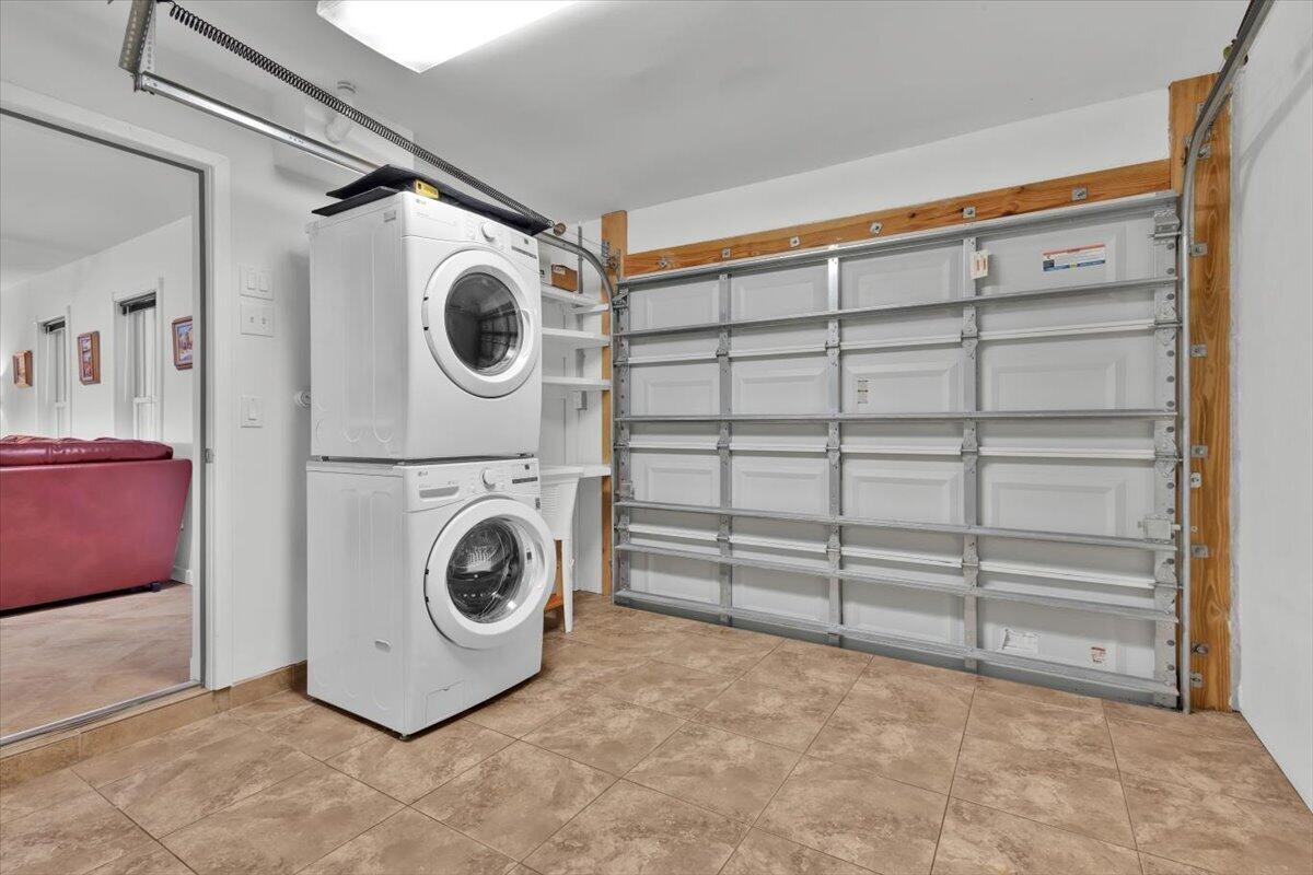 611 Se Harborview Drive Property Photo 55