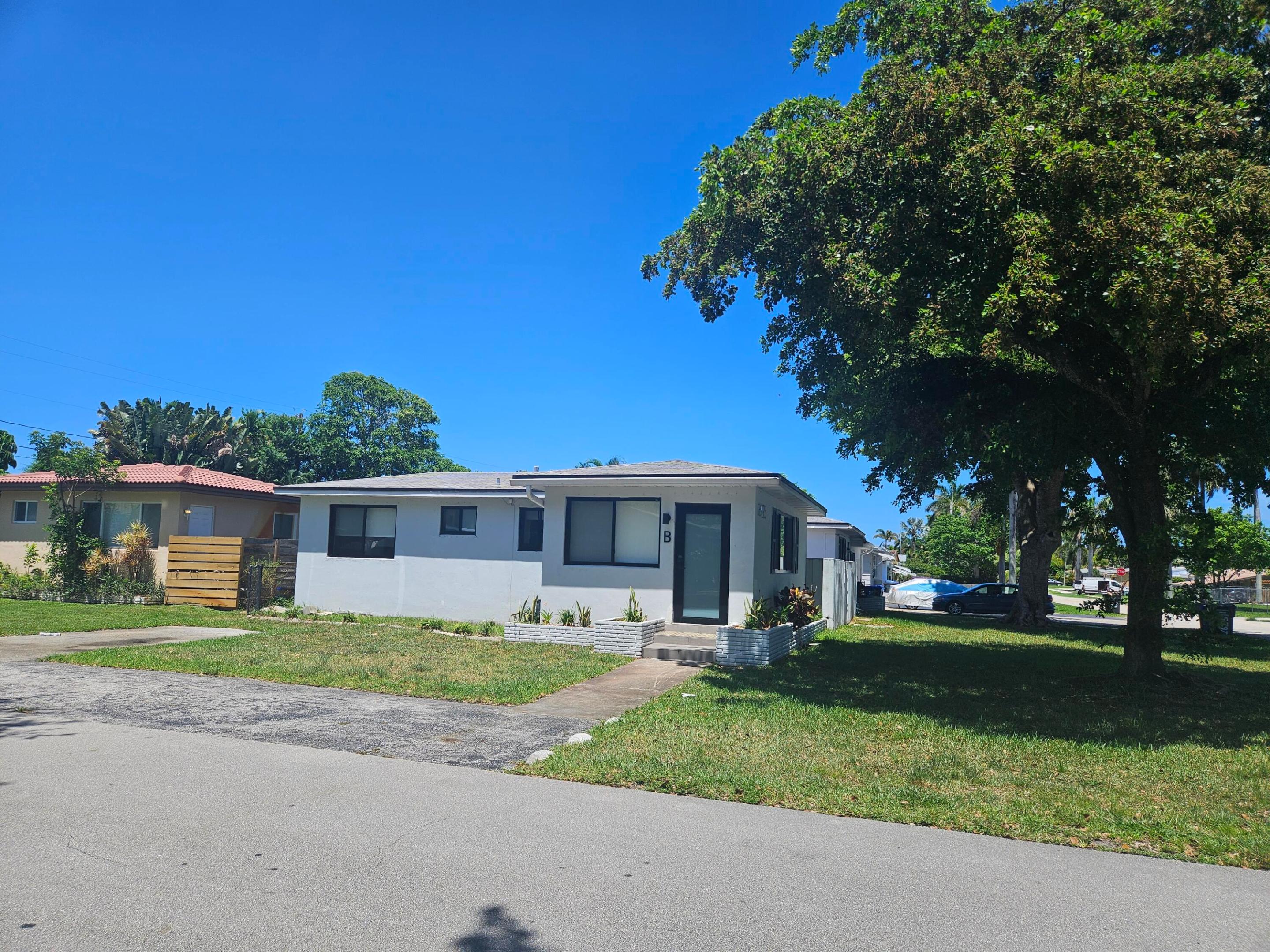 1625 Cleveland Street B Property Photo 1