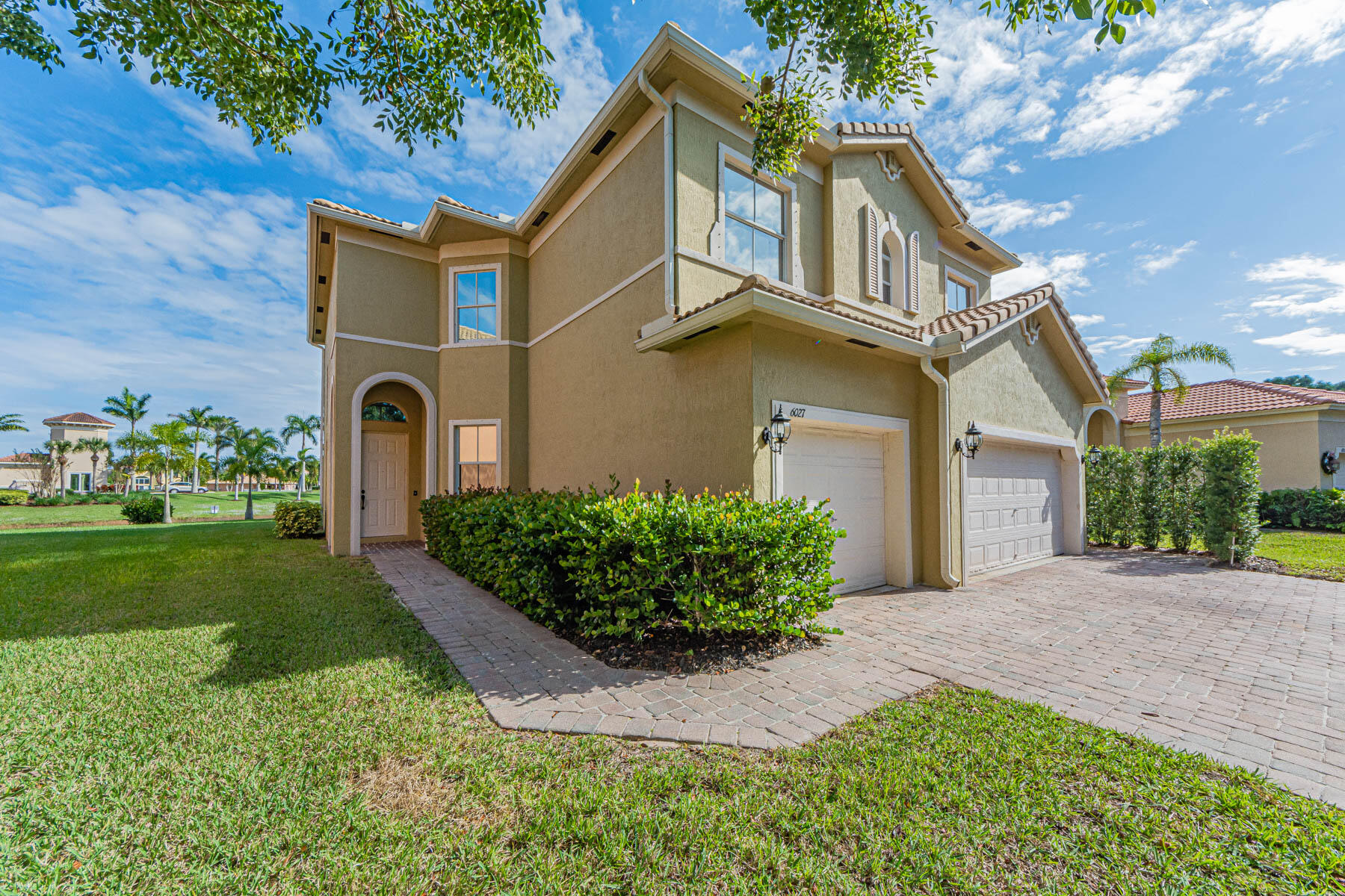 6027 Arlington Way Property Photo 4