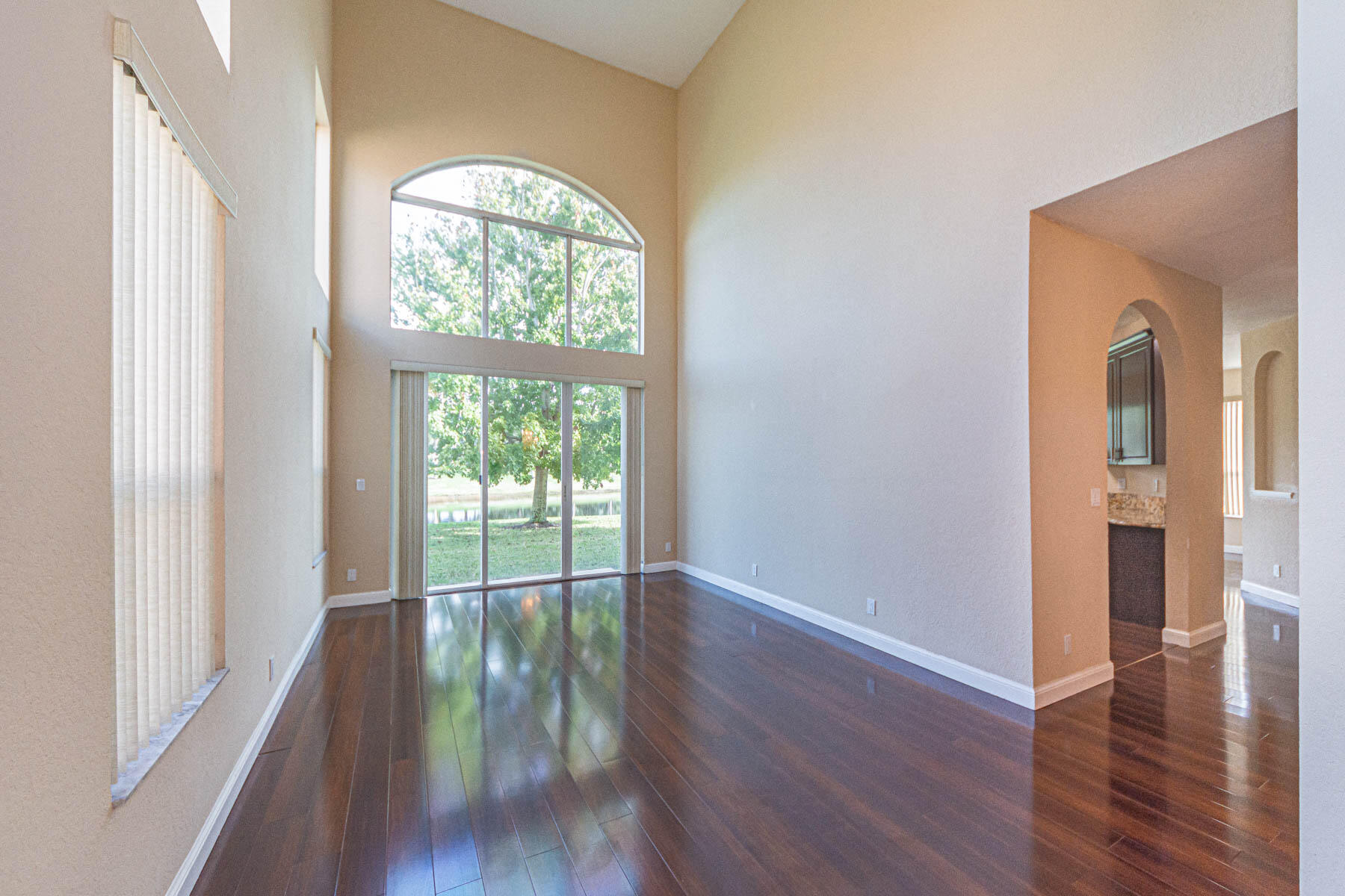 6027 Arlington Way Property Photo 5