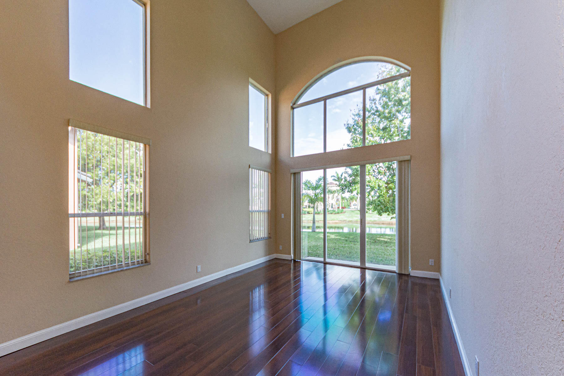 6027 Arlington Way Property Photo 6