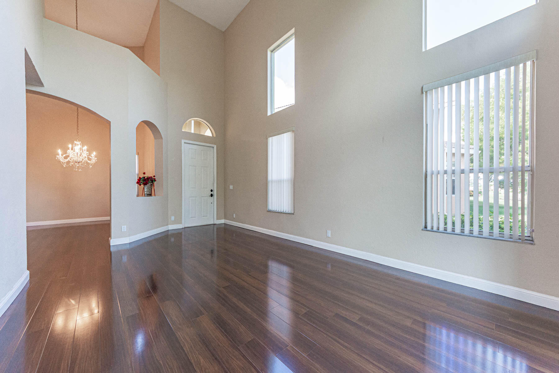 6027 Arlington Way Property Photo 9