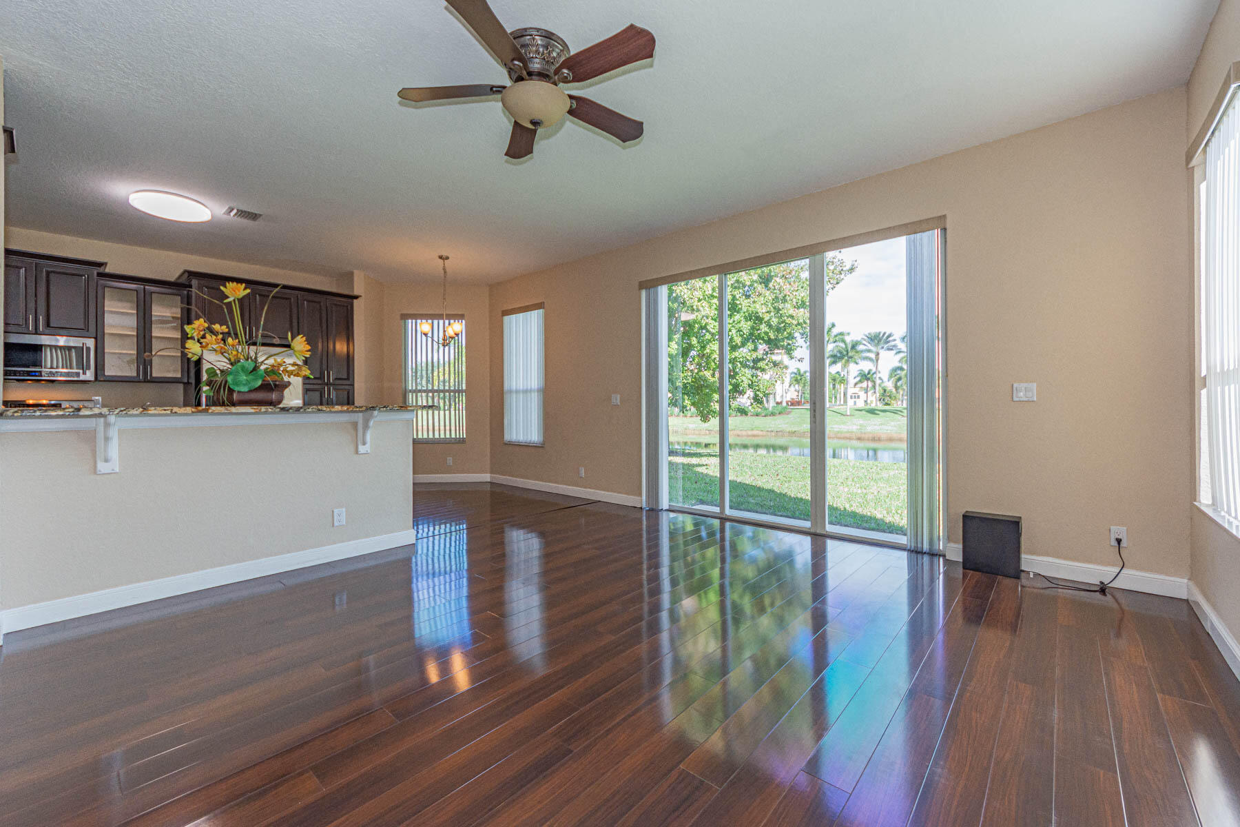6027 Arlington Way Property Photo 11