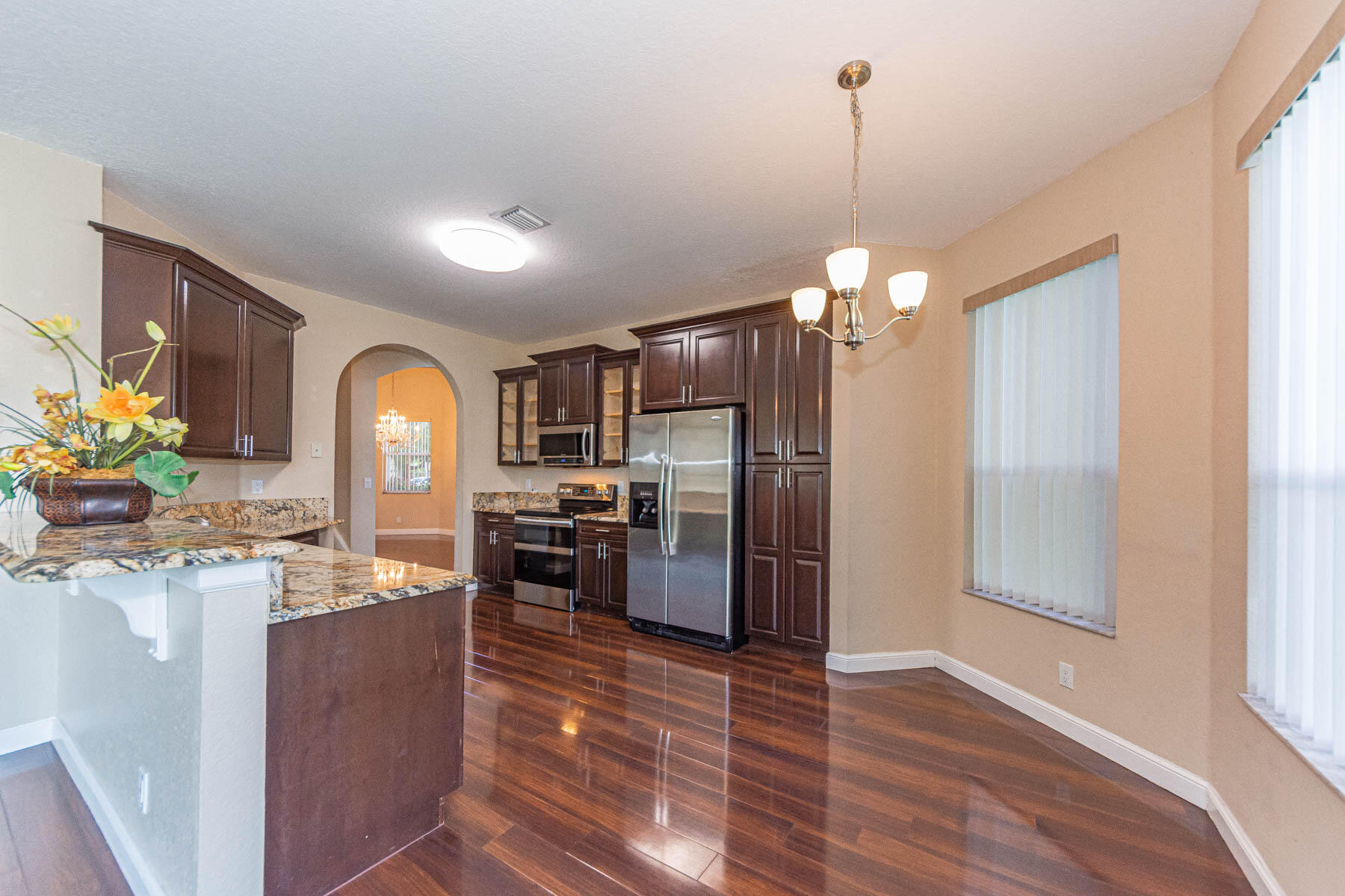 6027 Arlington Way Property Photo 13