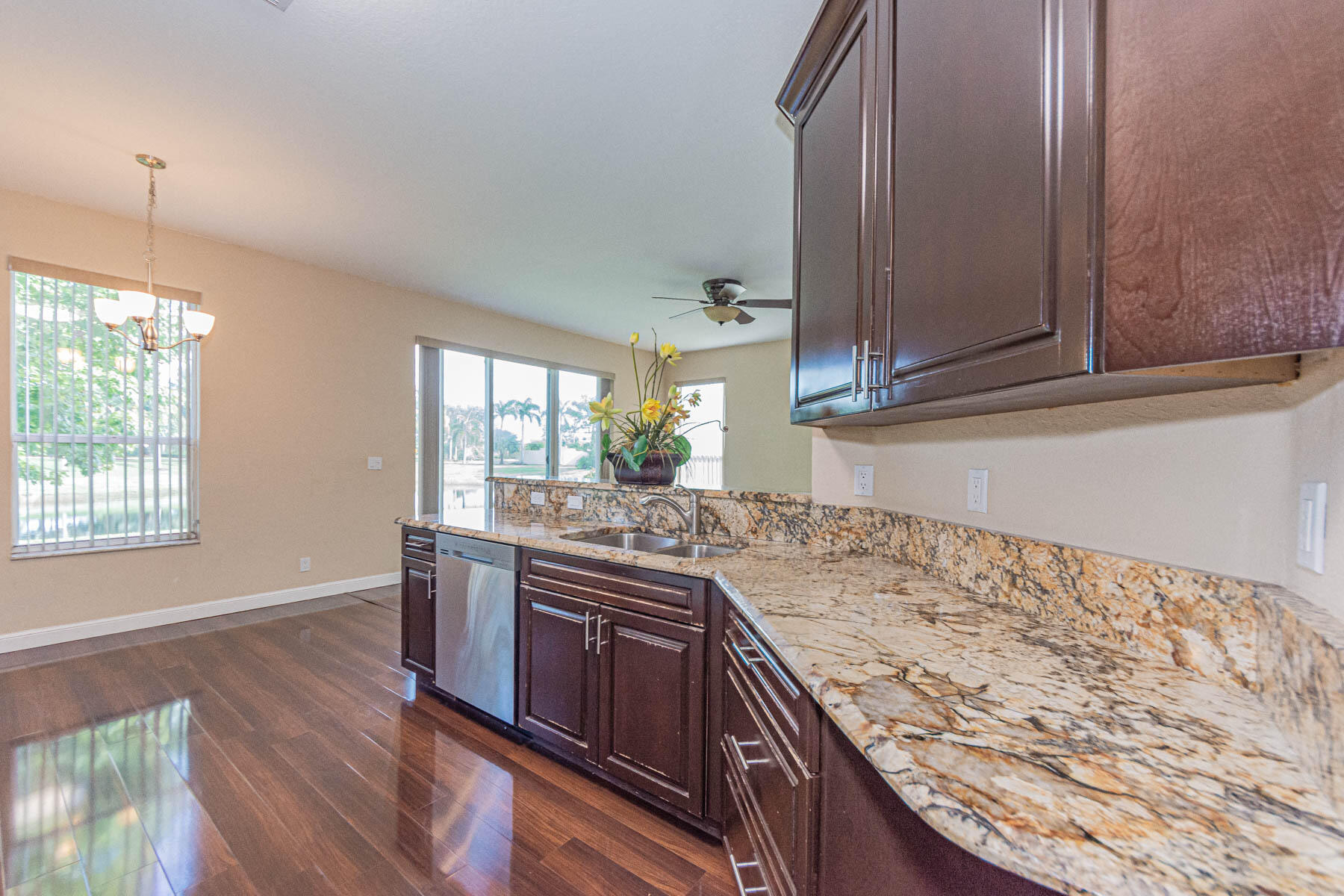 6027 Arlington Way Property Photo 14