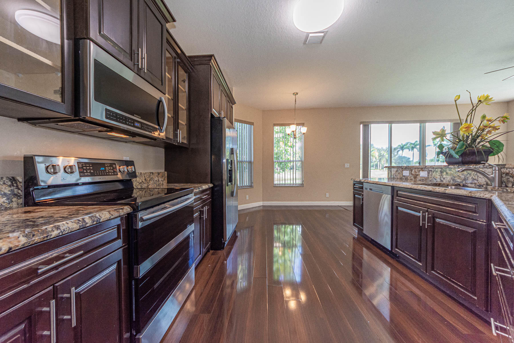 6027 Arlington Way Property Photo 15