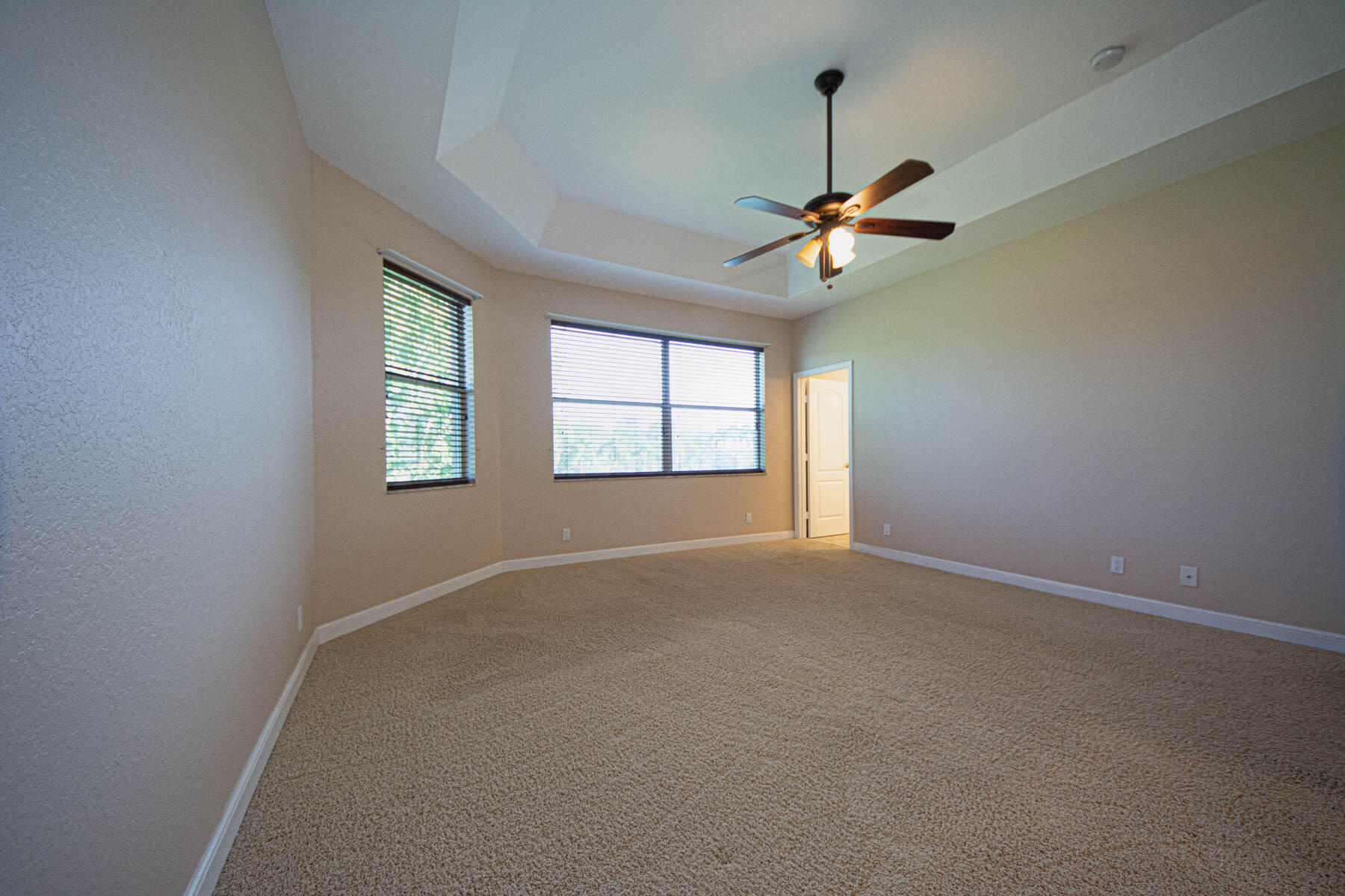 6027 Arlington Way Property Photo 23