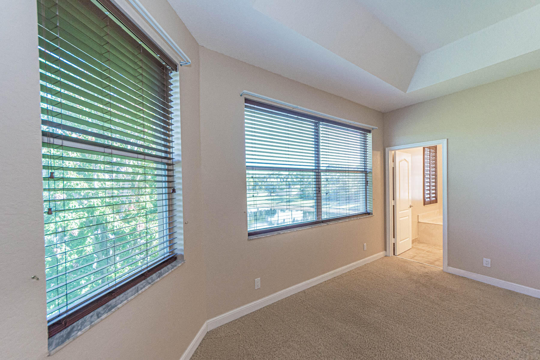 6027 Arlington Way Property Photo 24