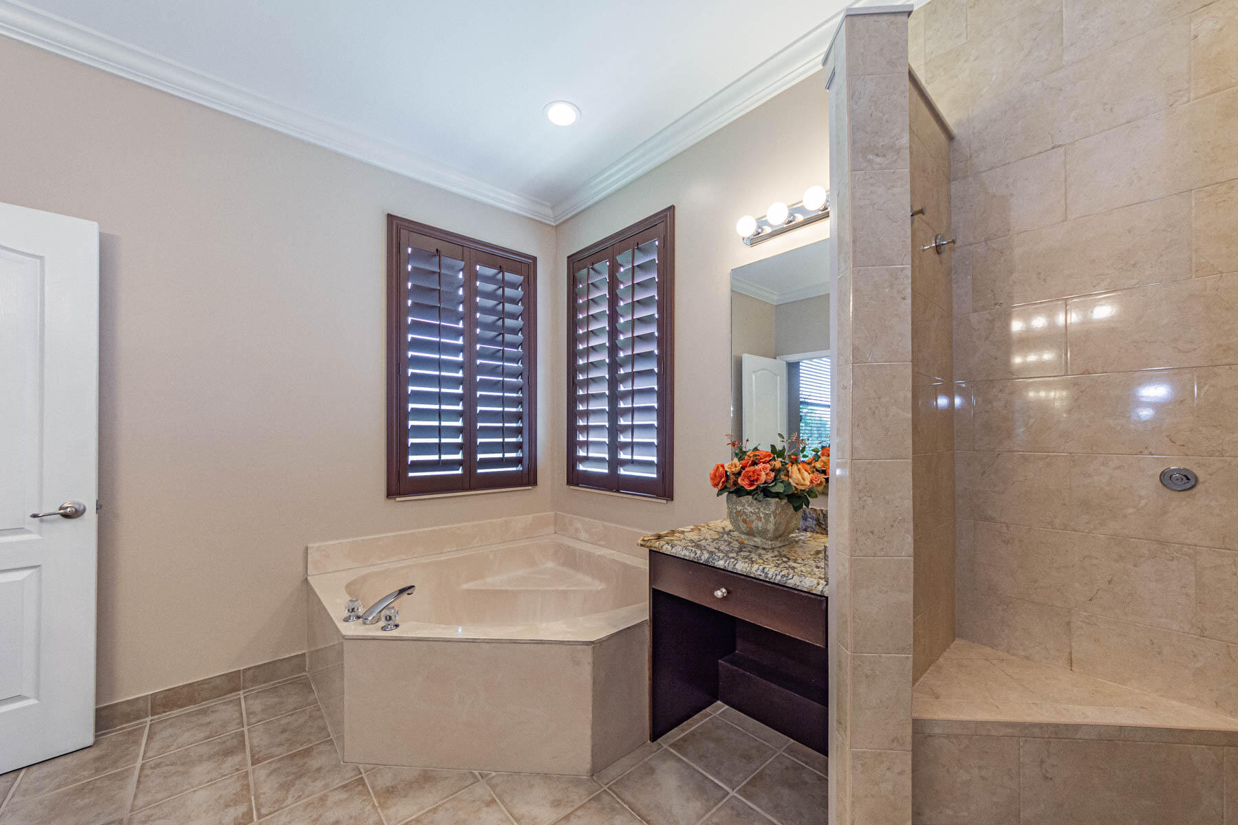 6027 Arlington Way Property Photo 27