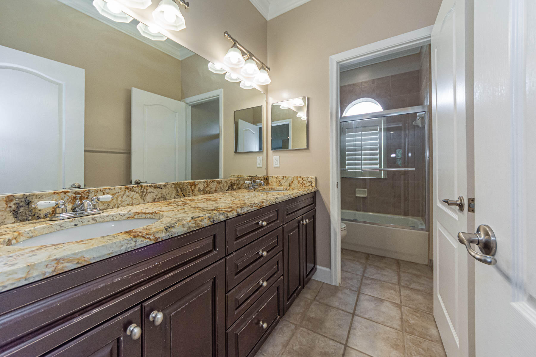 6027 Arlington Way Property Photo 35