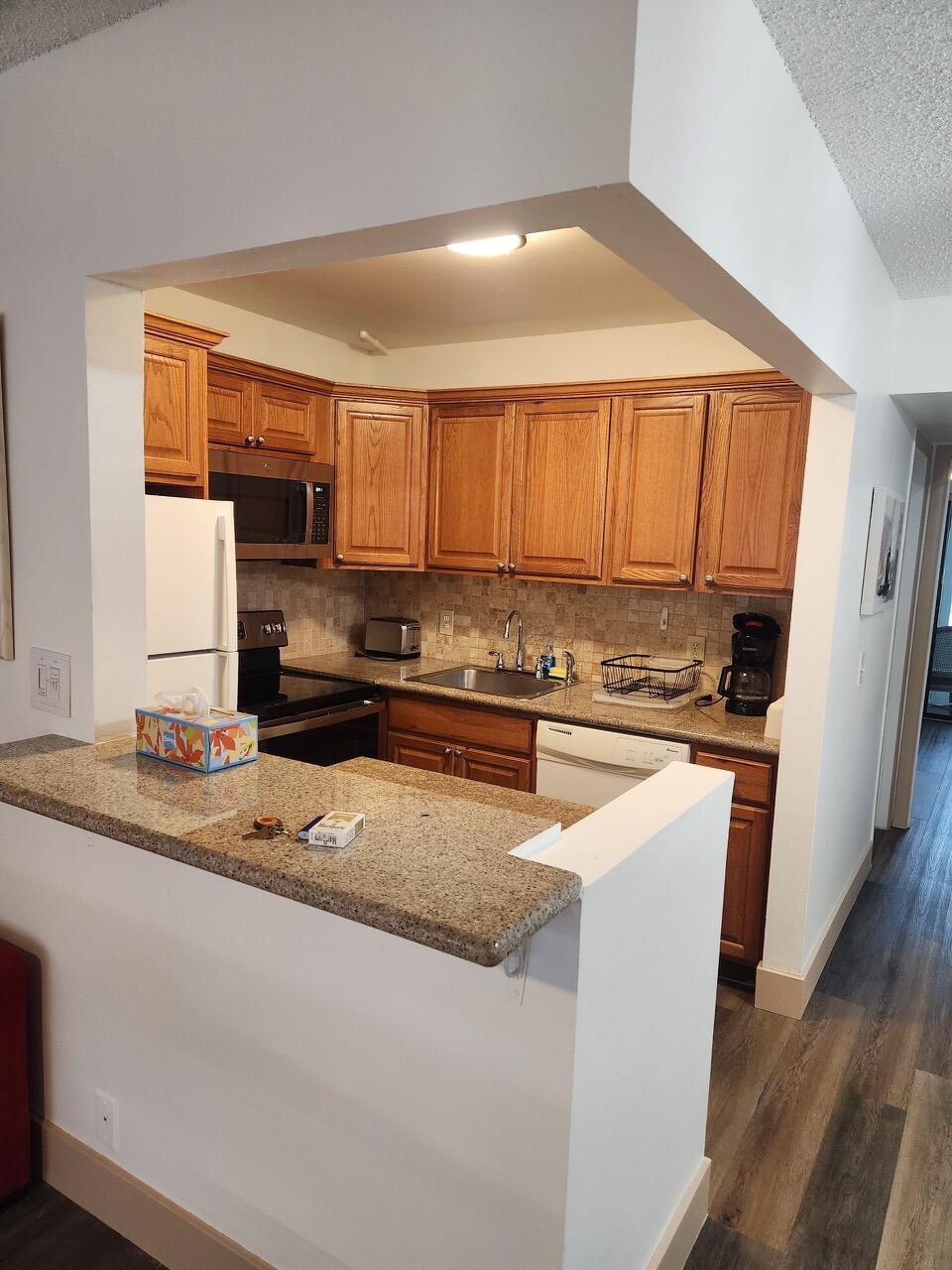 102 Westbury E 102 Property Photo 4