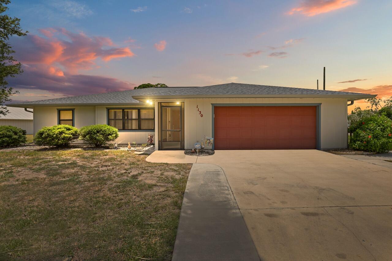 1130 SW Alcantarra Boulevard Property Photo 1
