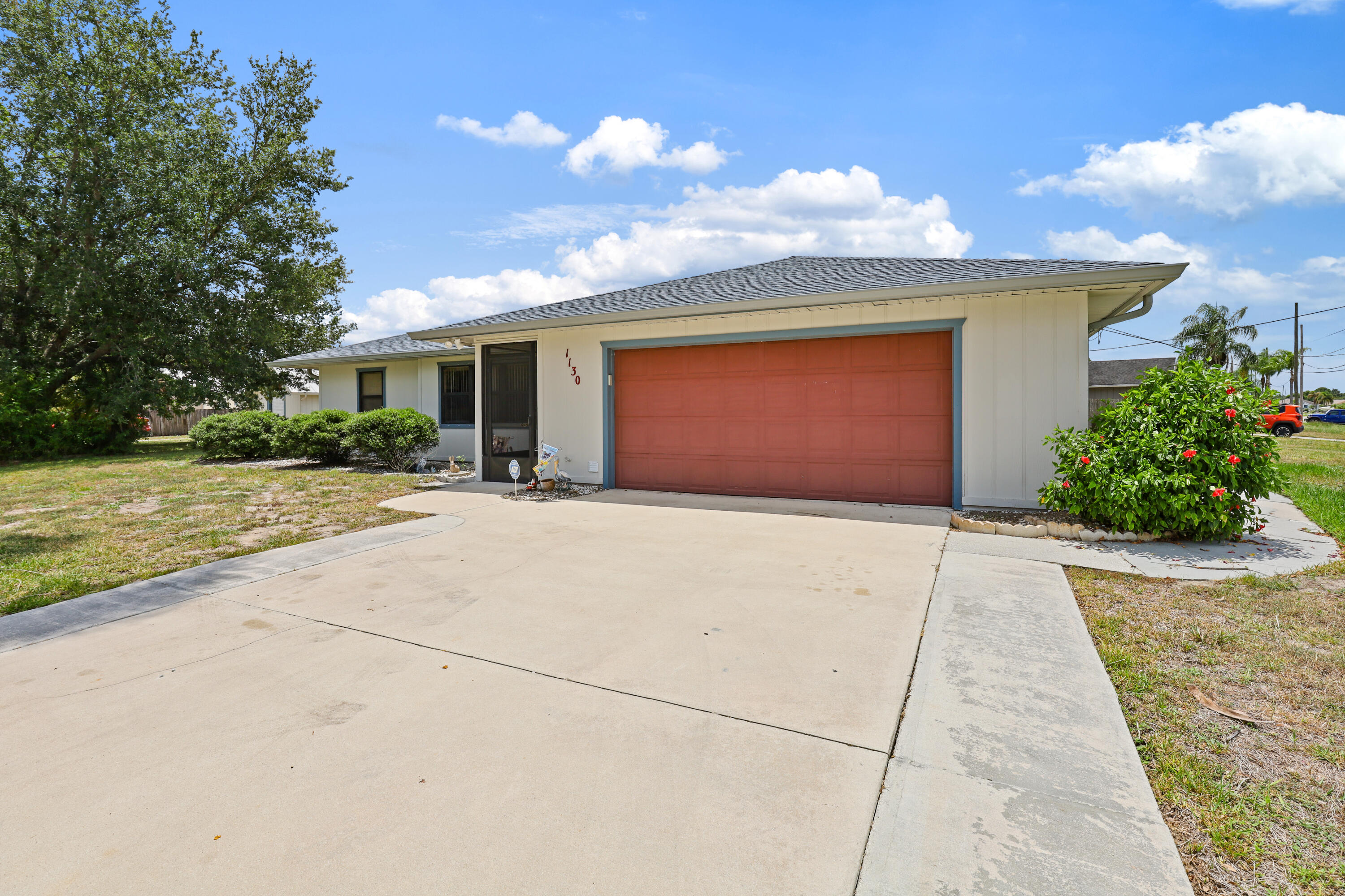 1130 Sw Alcantarra Boulevard Property Photo 4