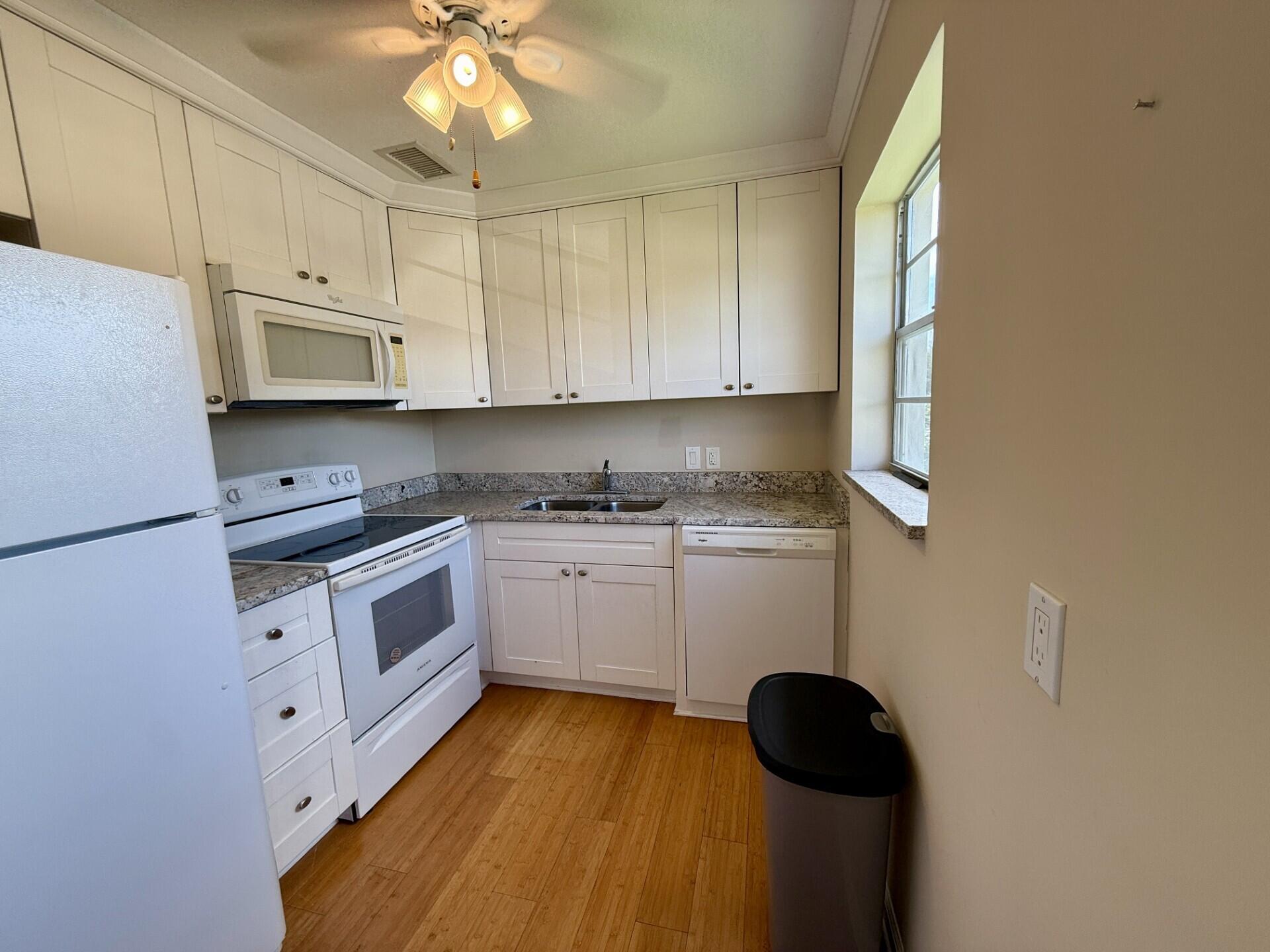 73 Hastings E Property Photo 4