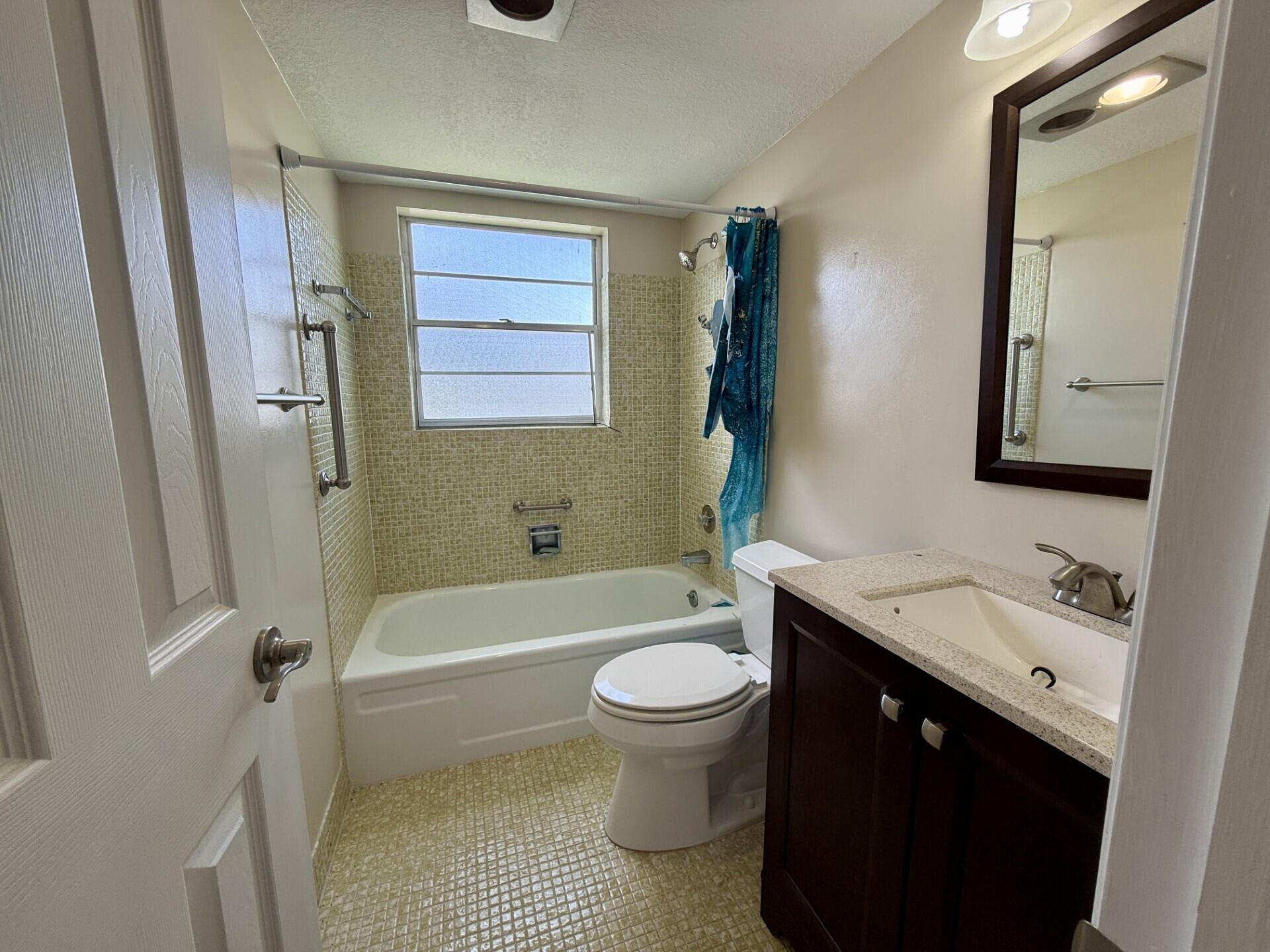 73 Hastings E Property Photo 5