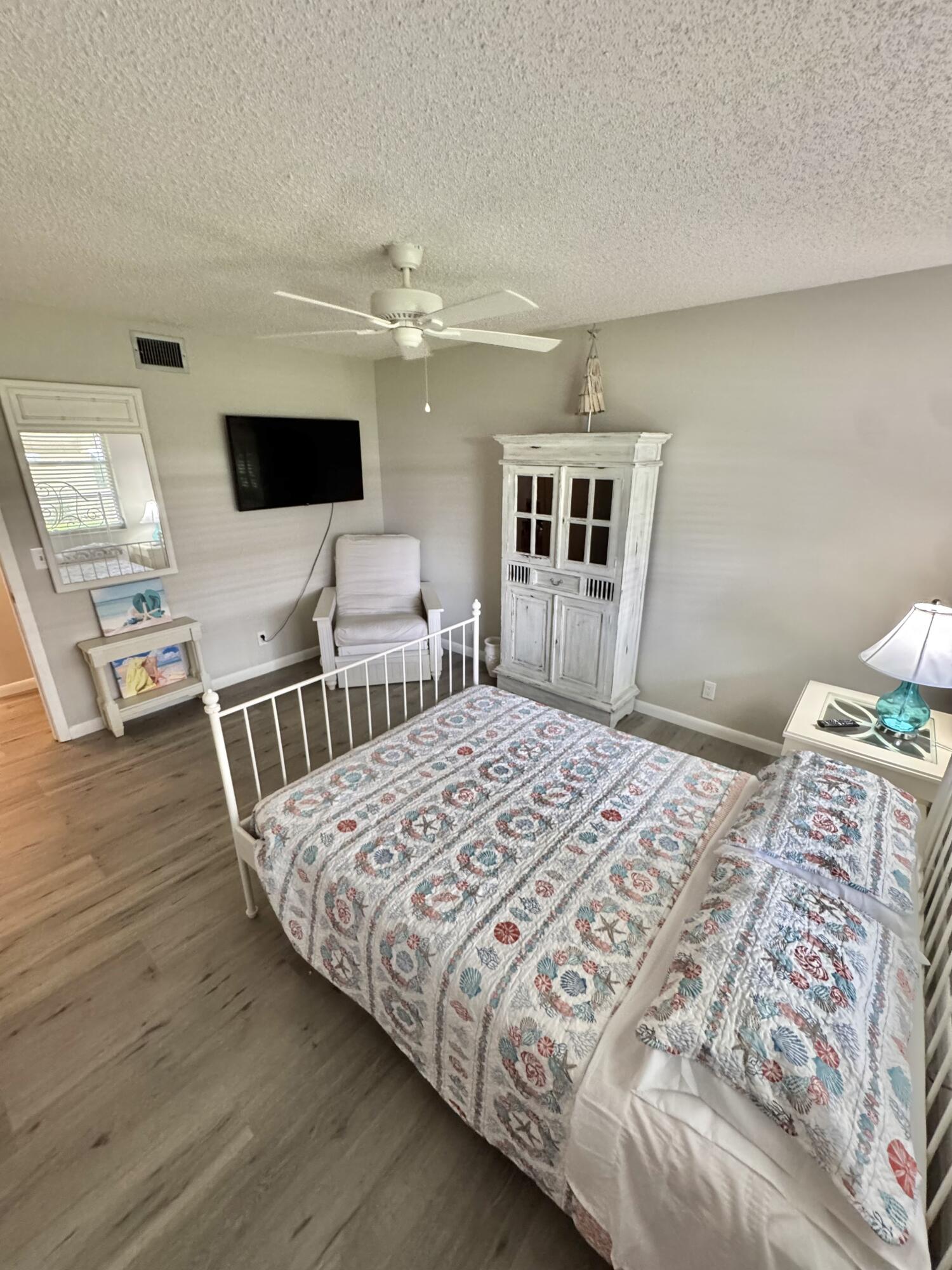 1342 High Point Way Se D Property Photo 18