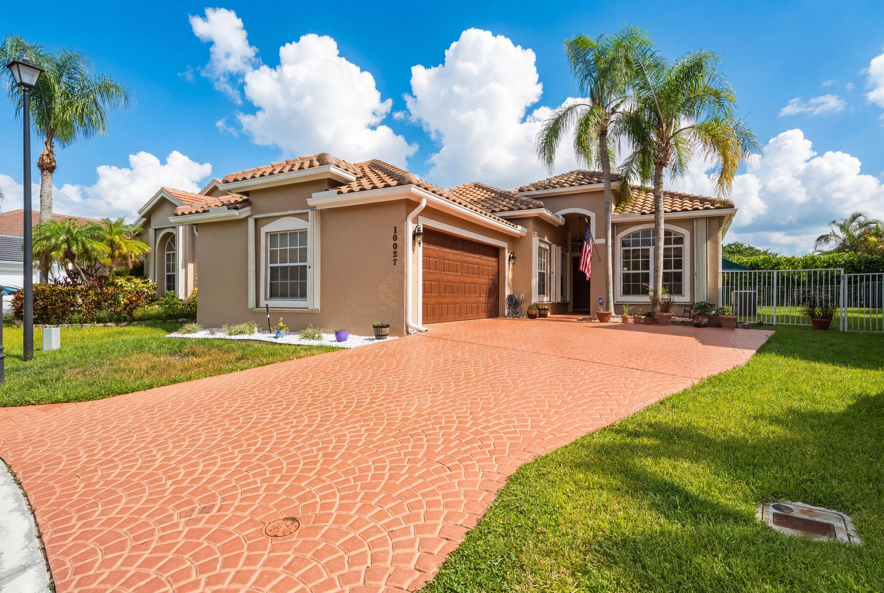 10827 La Salinas Circle Property Photo 1