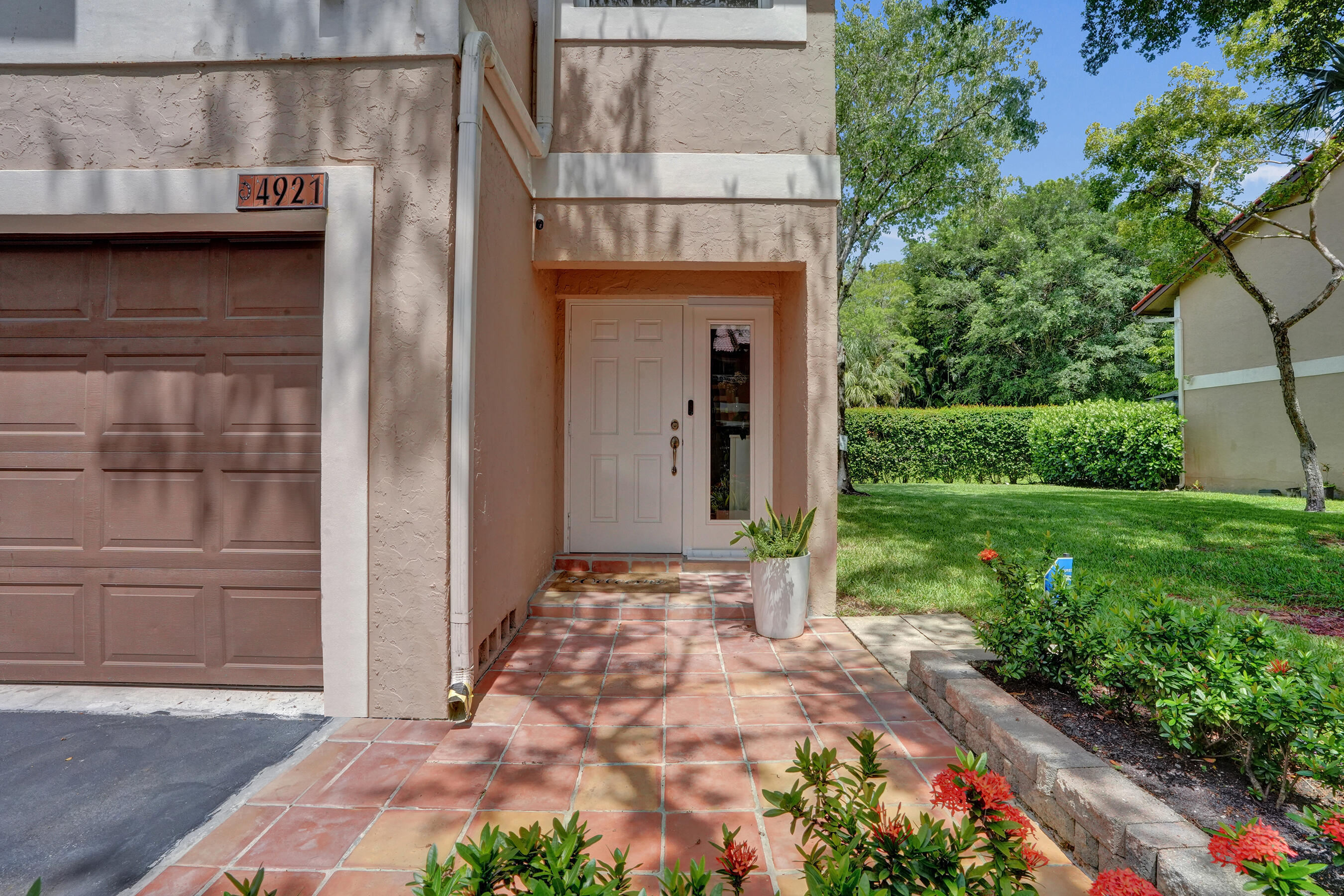 4921 Riverside Drive 606 Property Photo 3