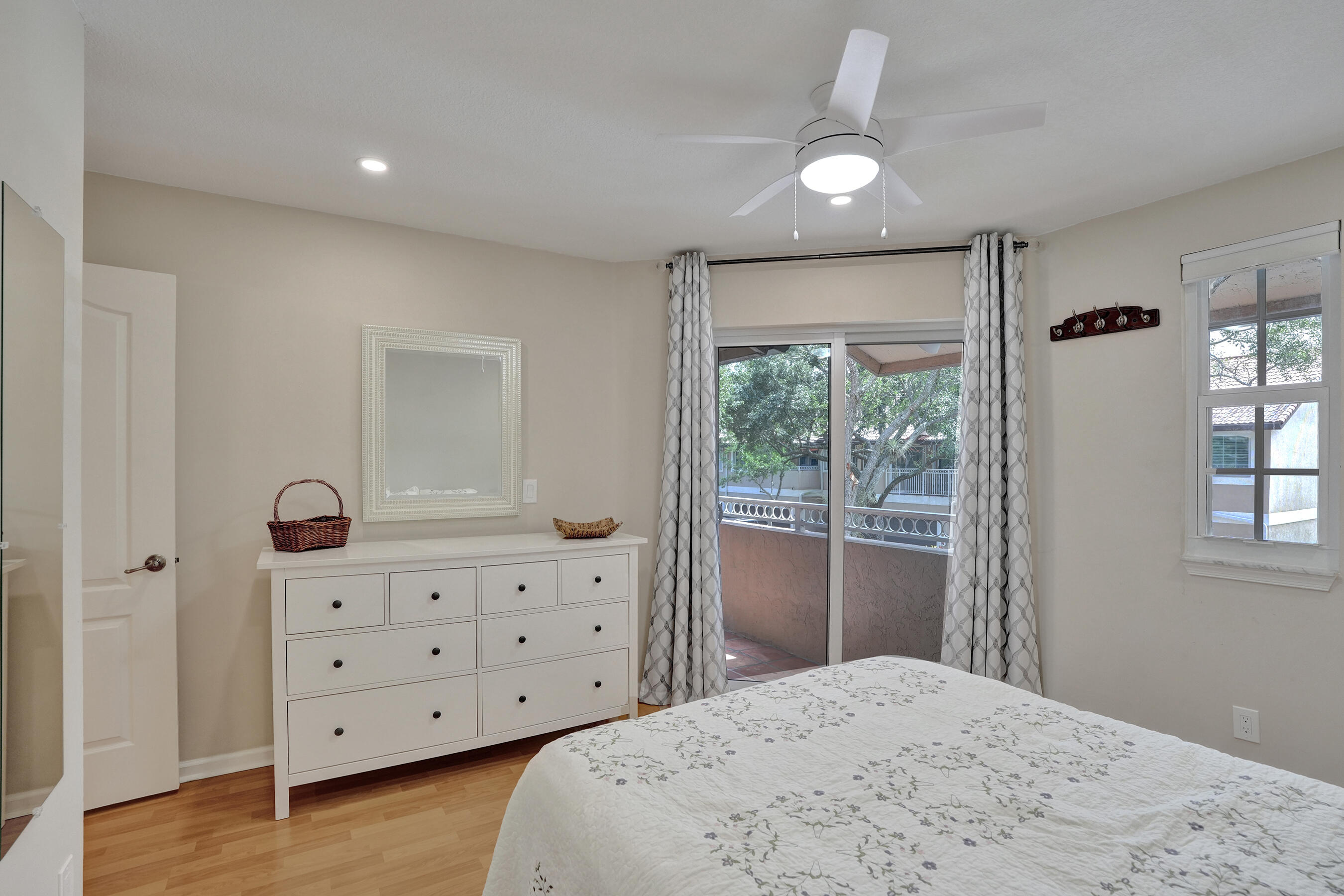 4921 Riverside Drive 606 Property Photo 37