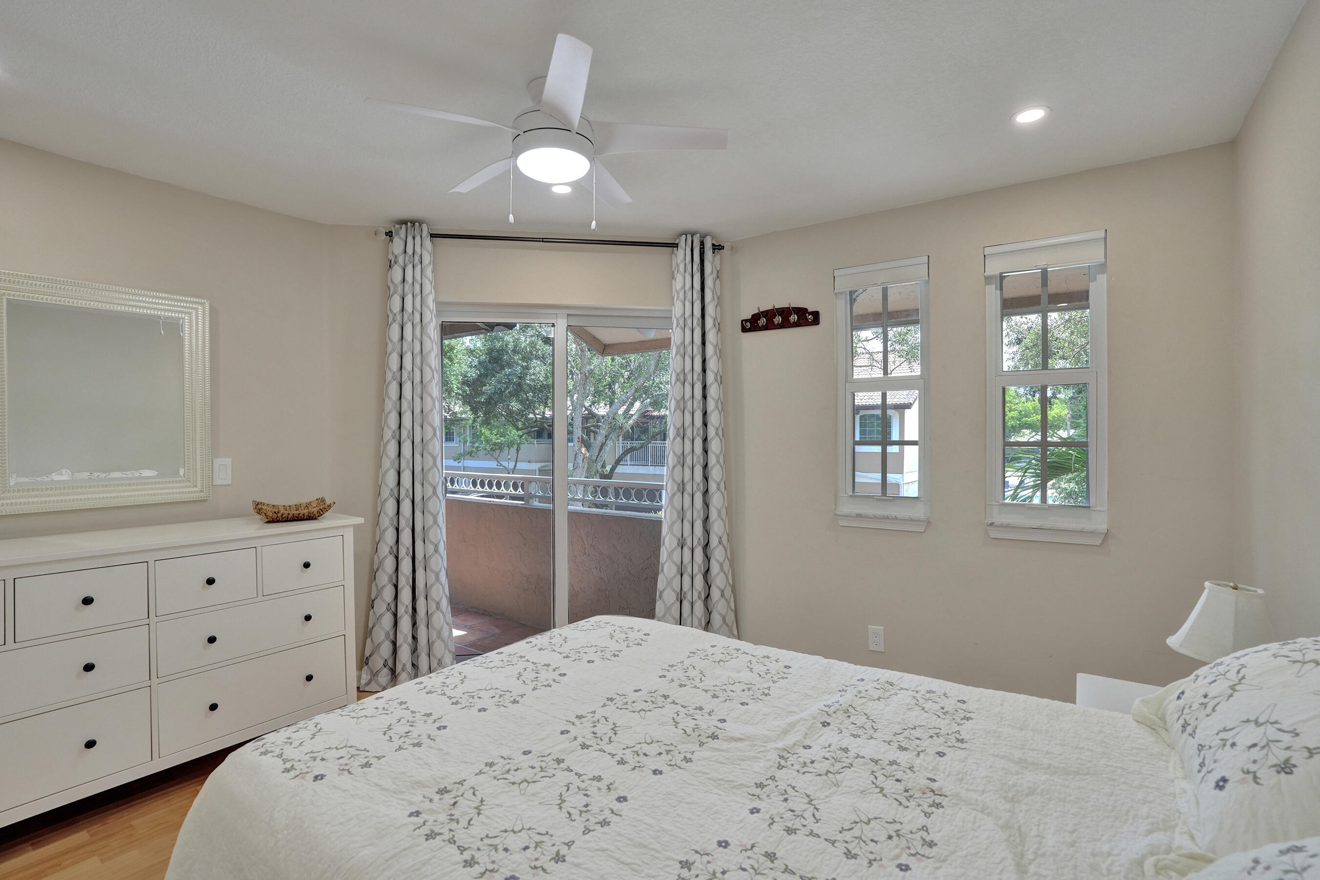 4921 Riverside Drive 606 Property Photo 38