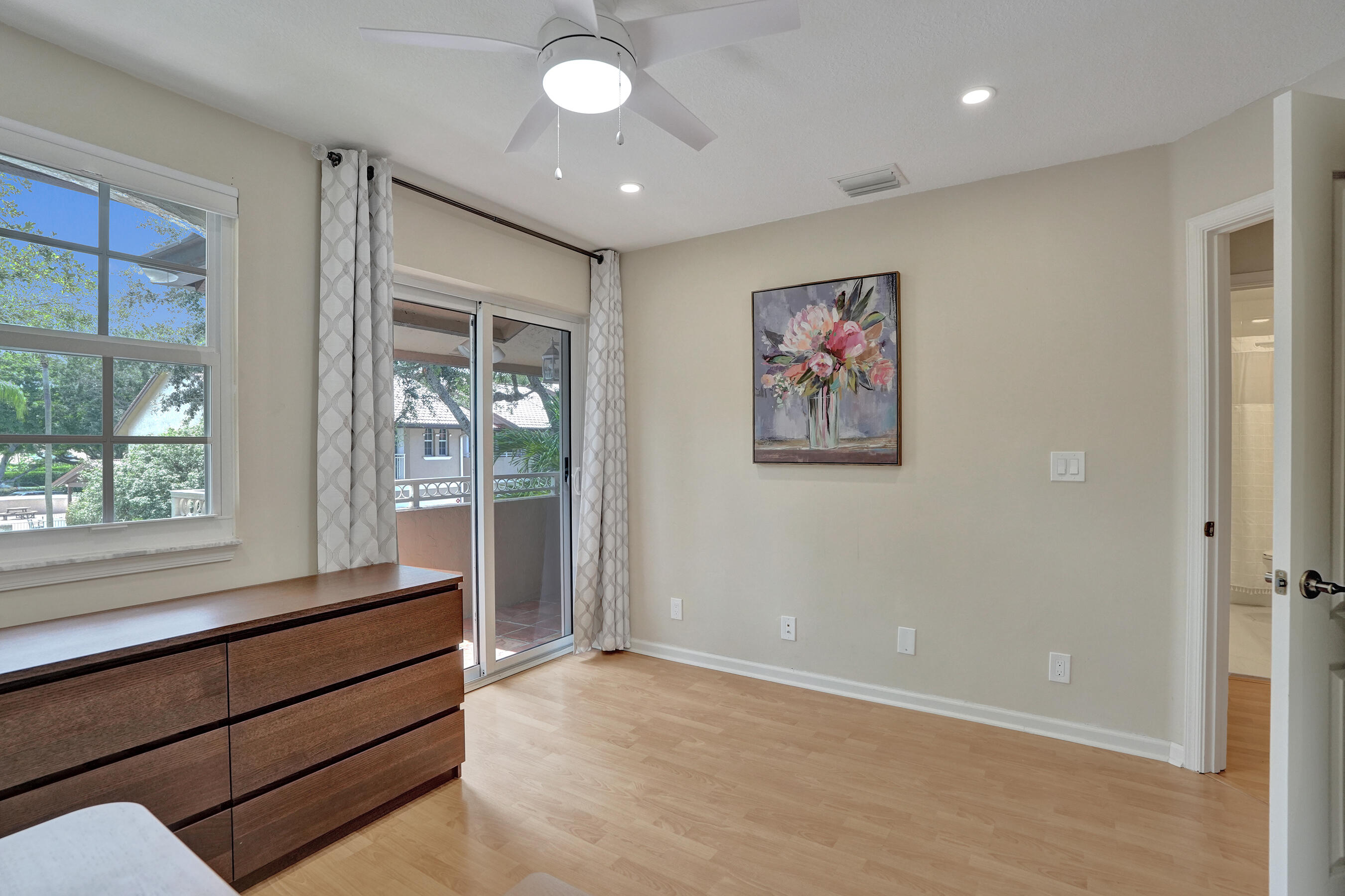4921 Riverside Drive 606 Property Photo 43