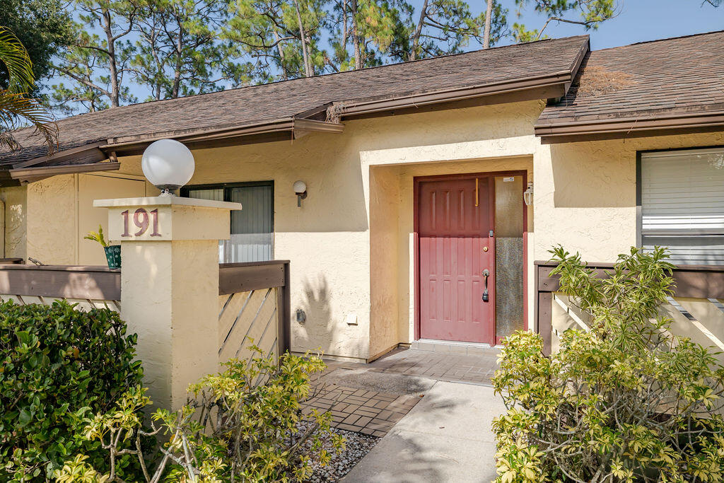 191 Mastic Tree Court Property Photo 4