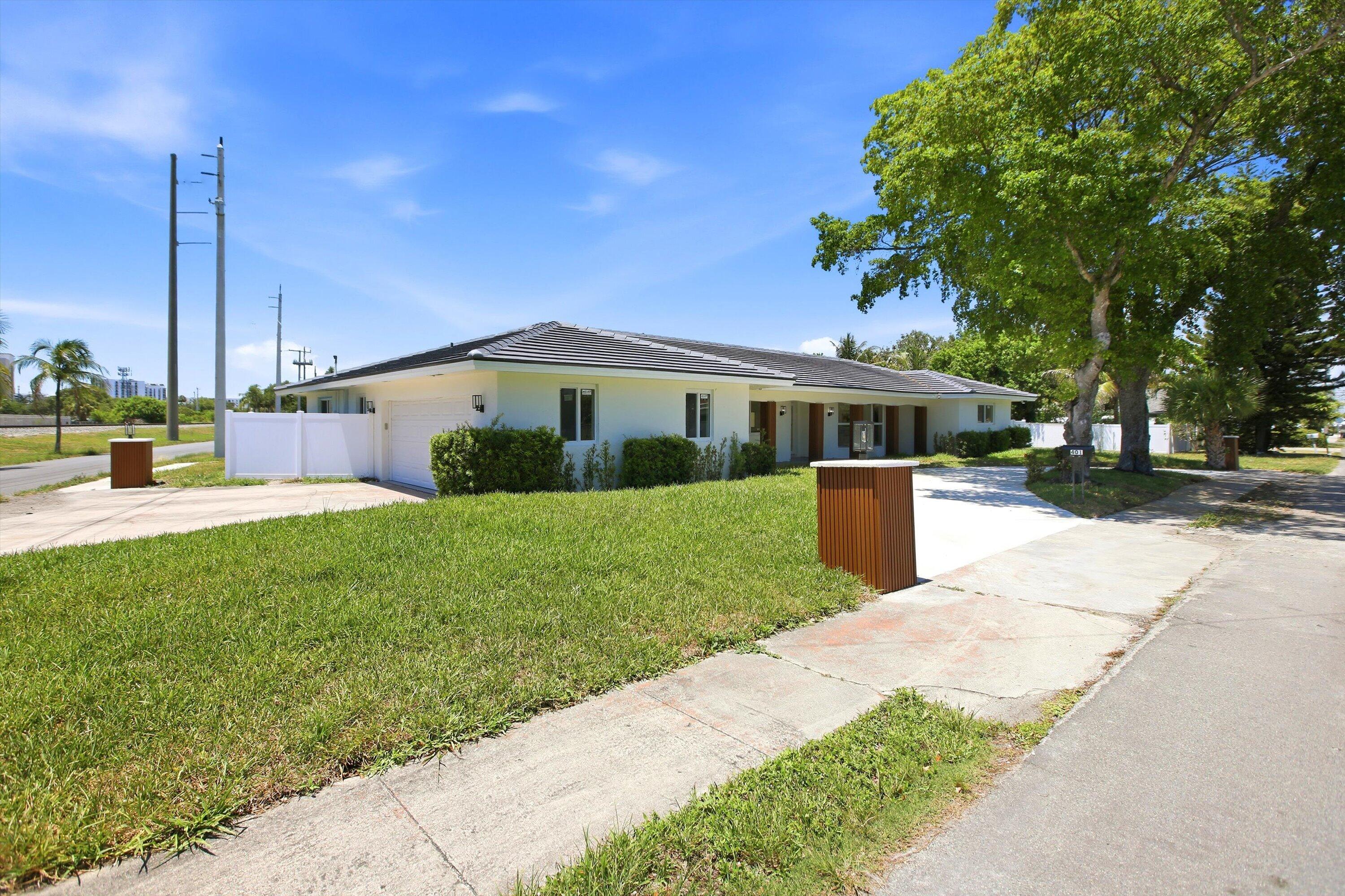 401 Nw 3rd Place Property Photo 1
