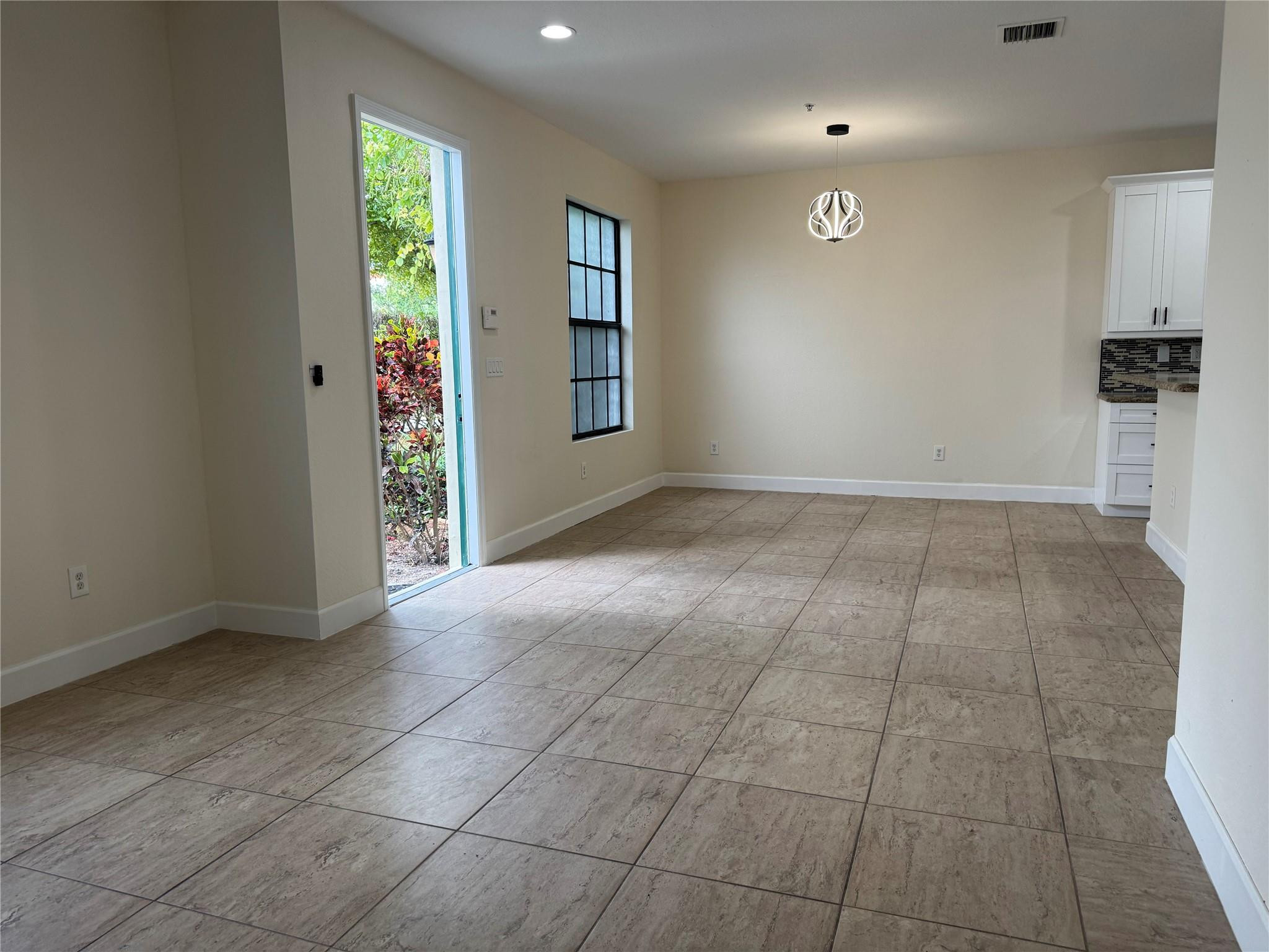 749 Sw 3rd Avenue Property Photo 5