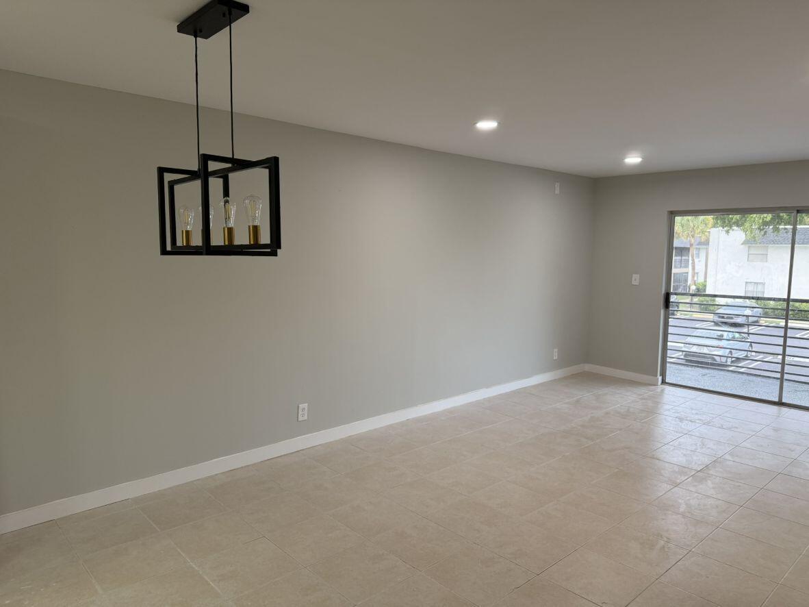 2810 Riverside Drive 201-4 Property Photo 3