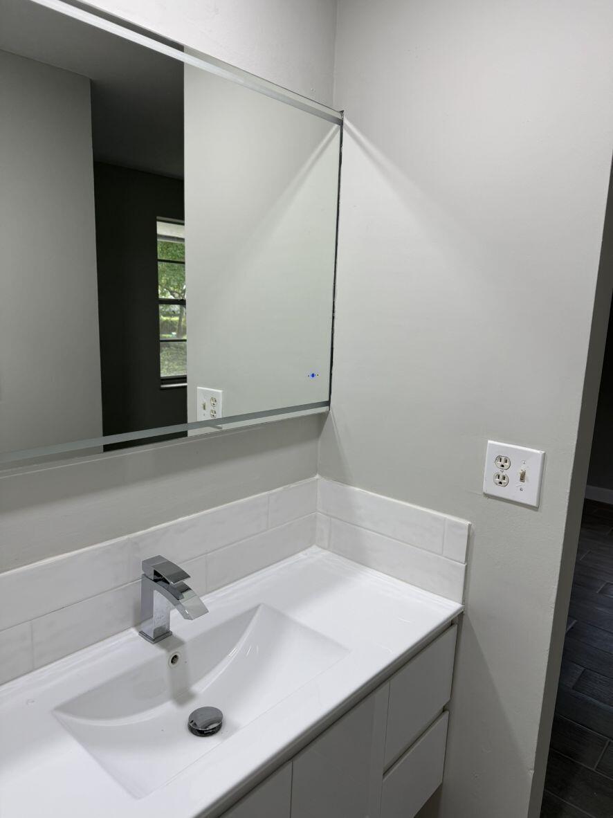 2810 Riverside Drive 201-4 Property Photo 11