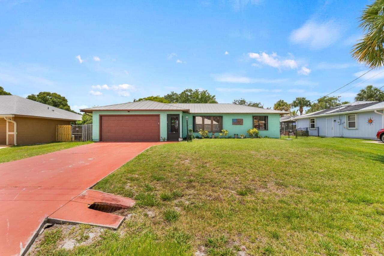 1636 Ne Darlich Avenue Property Photo 2