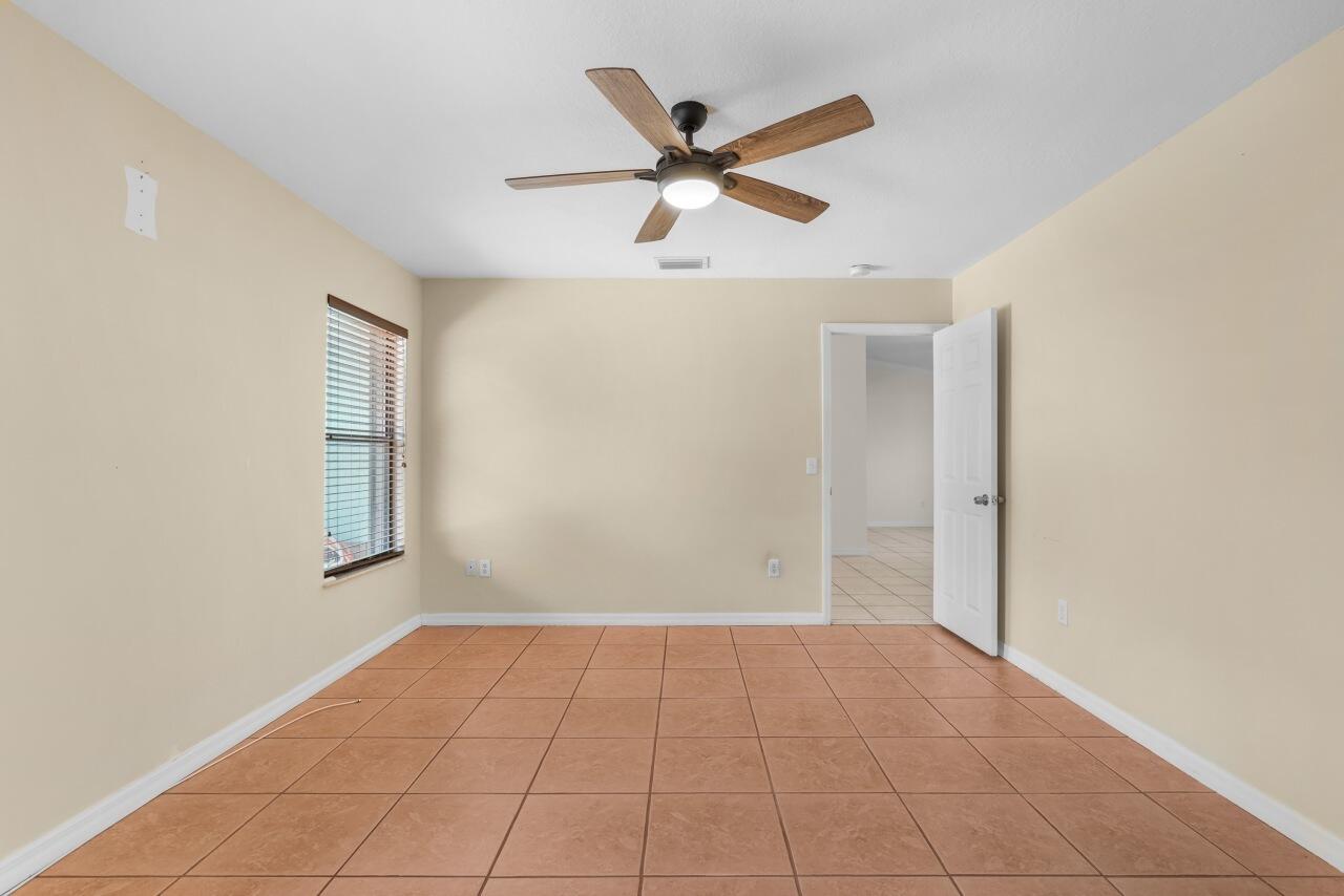 1636 Ne Darlich Avenue Property Photo 19
