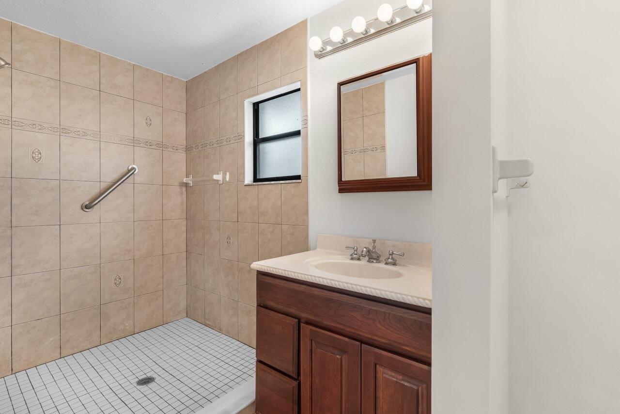 1636 Ne Darlich Avenue Property Photo 23