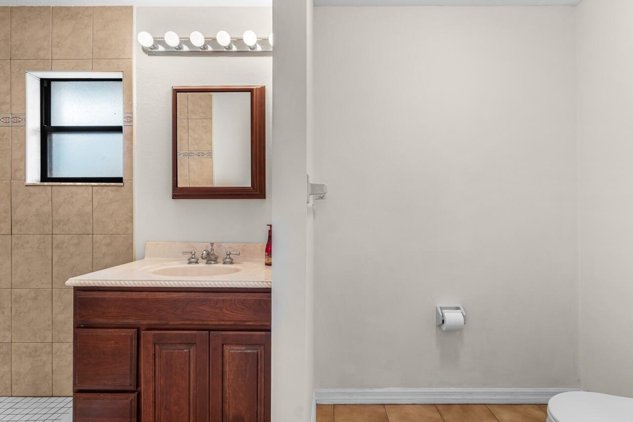 1636 Ne Darlich Avenue Property Photo 24