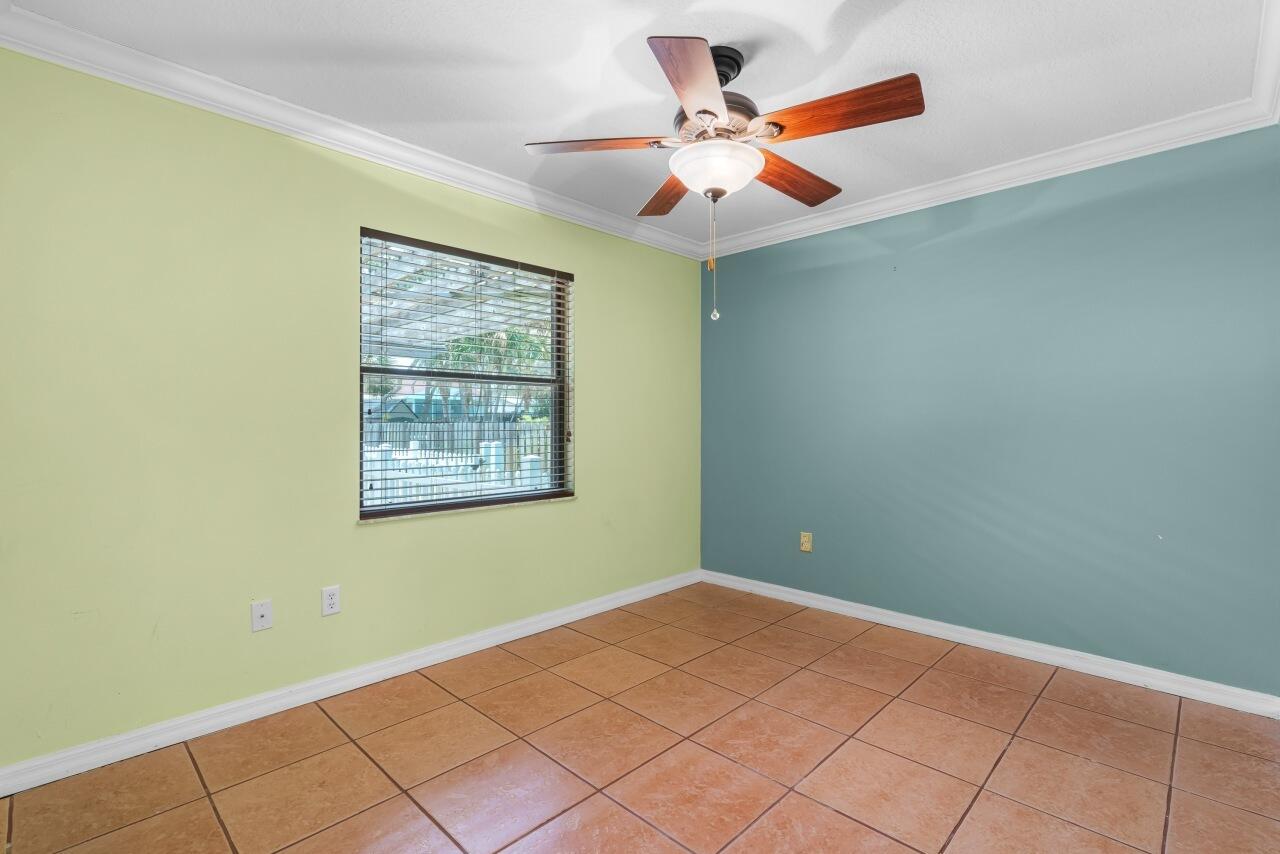 1636 Ne Darlich Avenue Property Photo 25