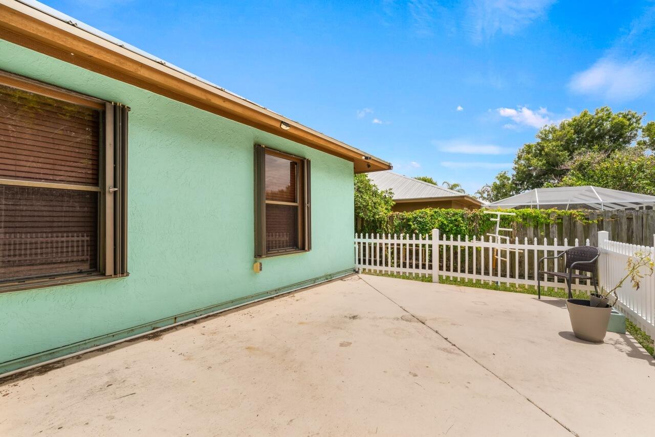 1636 Ne Darlich Avenue Property Photo 40