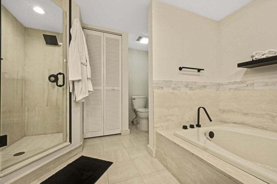 4201 N Ocean Boulevard 1605 Property Photo 15
