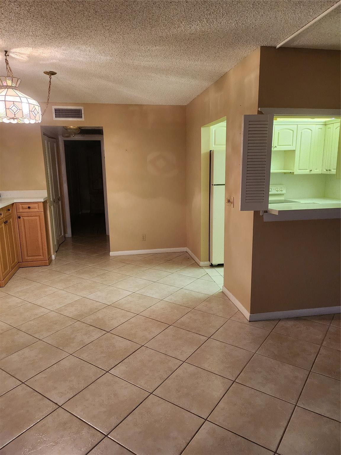 104 Westbury E Property Photo 3