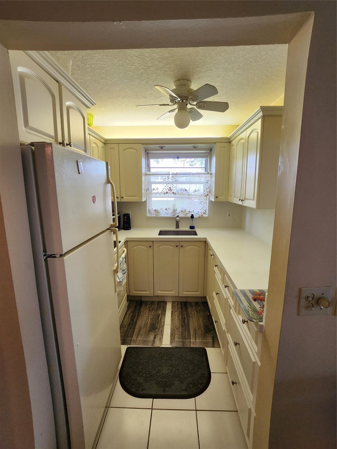 104 Westbury E Property Photo 8