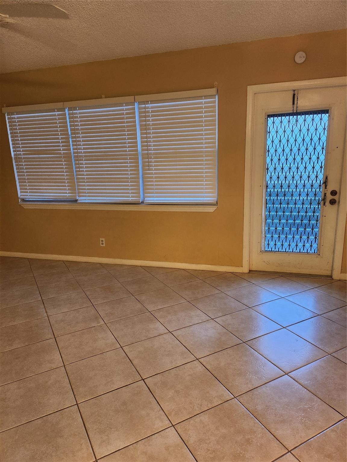 104 Westbury E Property Photo 14