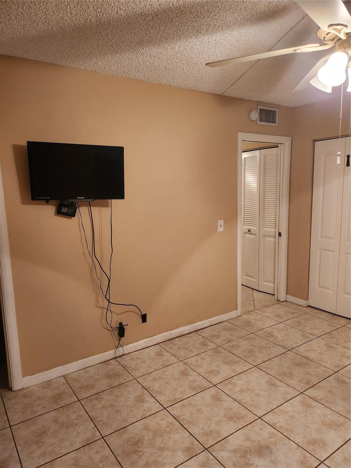 104 Westbury E Property Photo 16