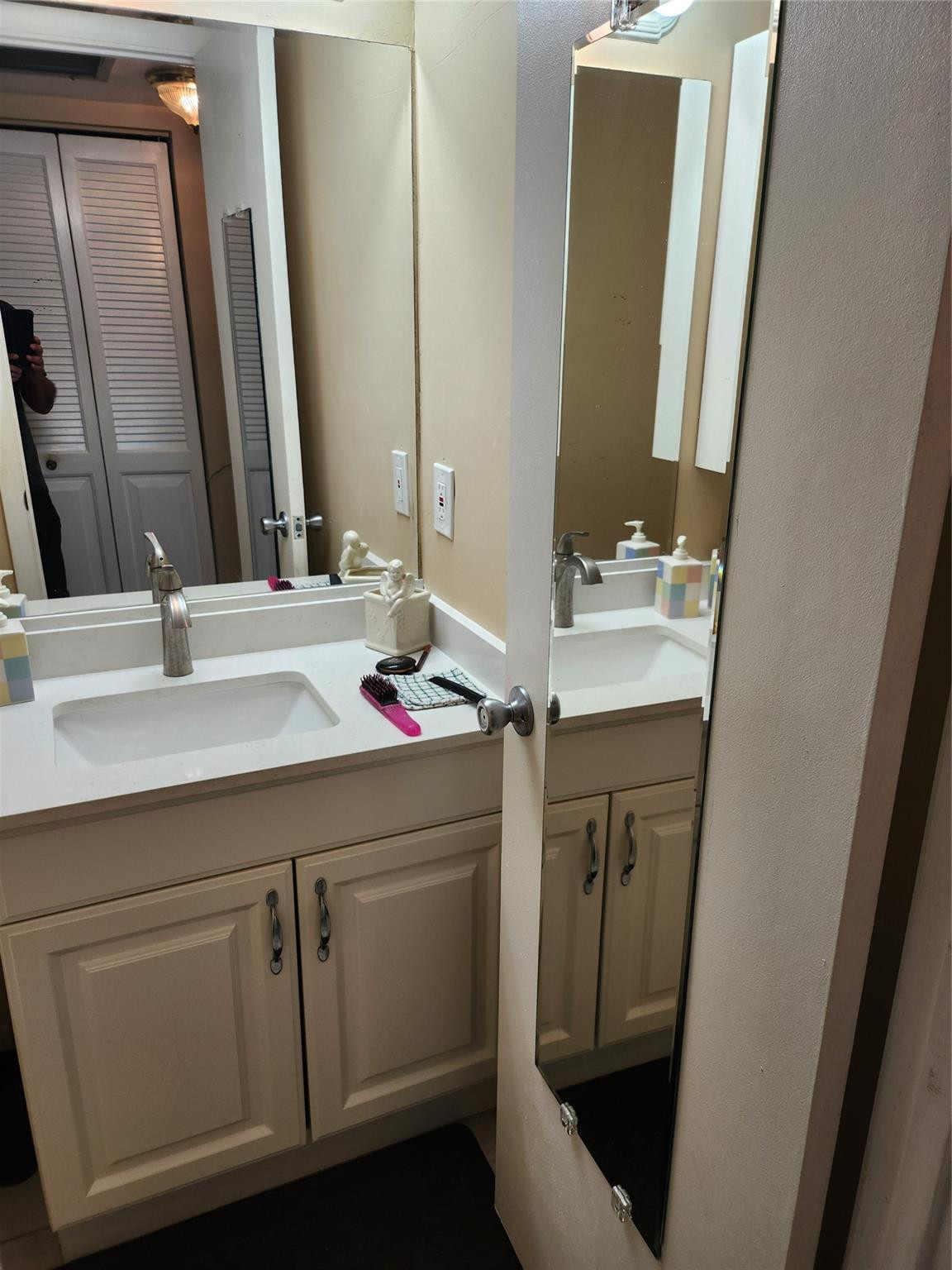 104 Westbury E Property Photo 20