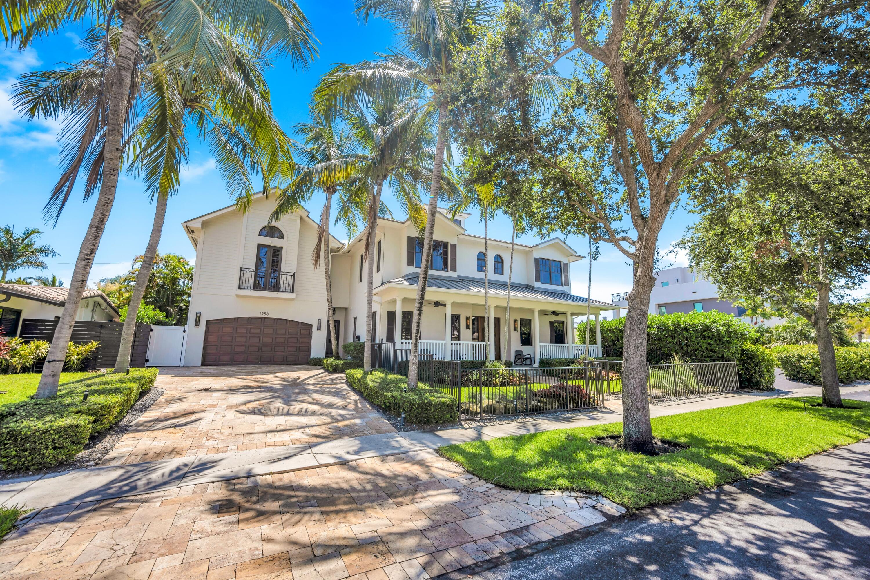 1958 Harbourview Drive Property Photo 1
