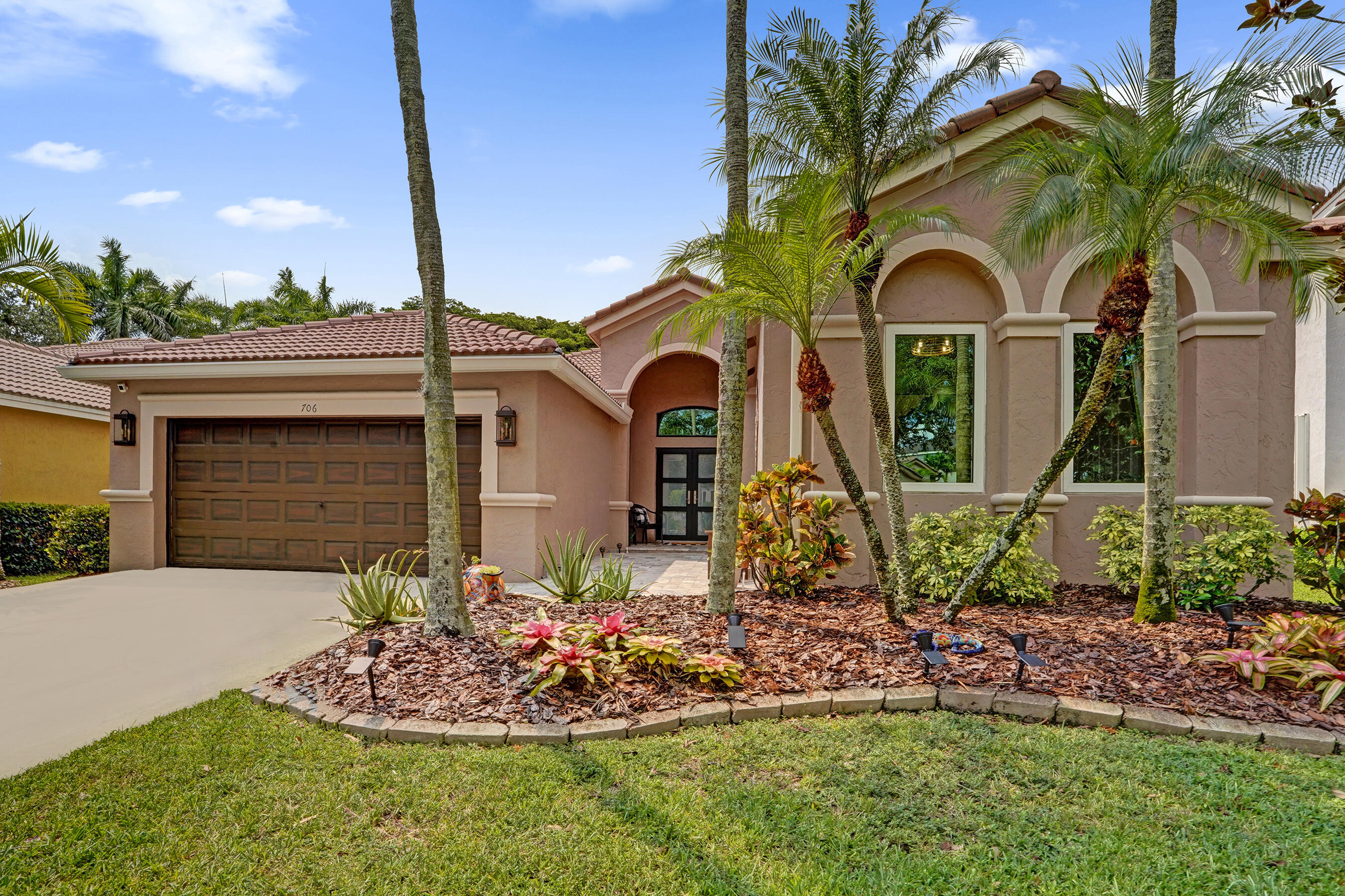 706 Tulip Circle Property Photo 1