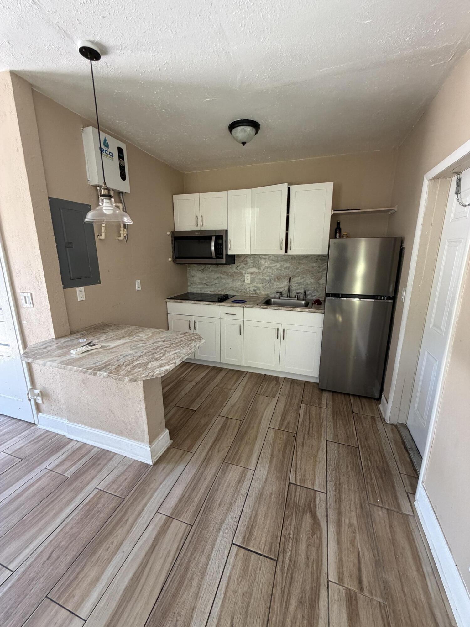 1117 3rd Avenue N 1 Property Photo 5