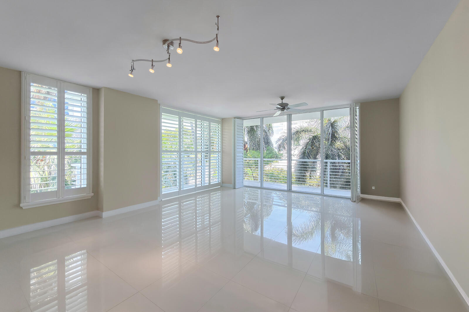 2831 N Ocean Boulevard 303n Property Photo 5