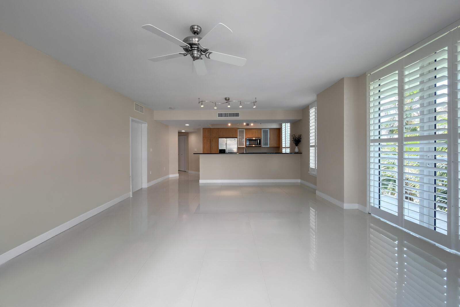 2831 N Ocean Boulevard 303n Property Photo 8